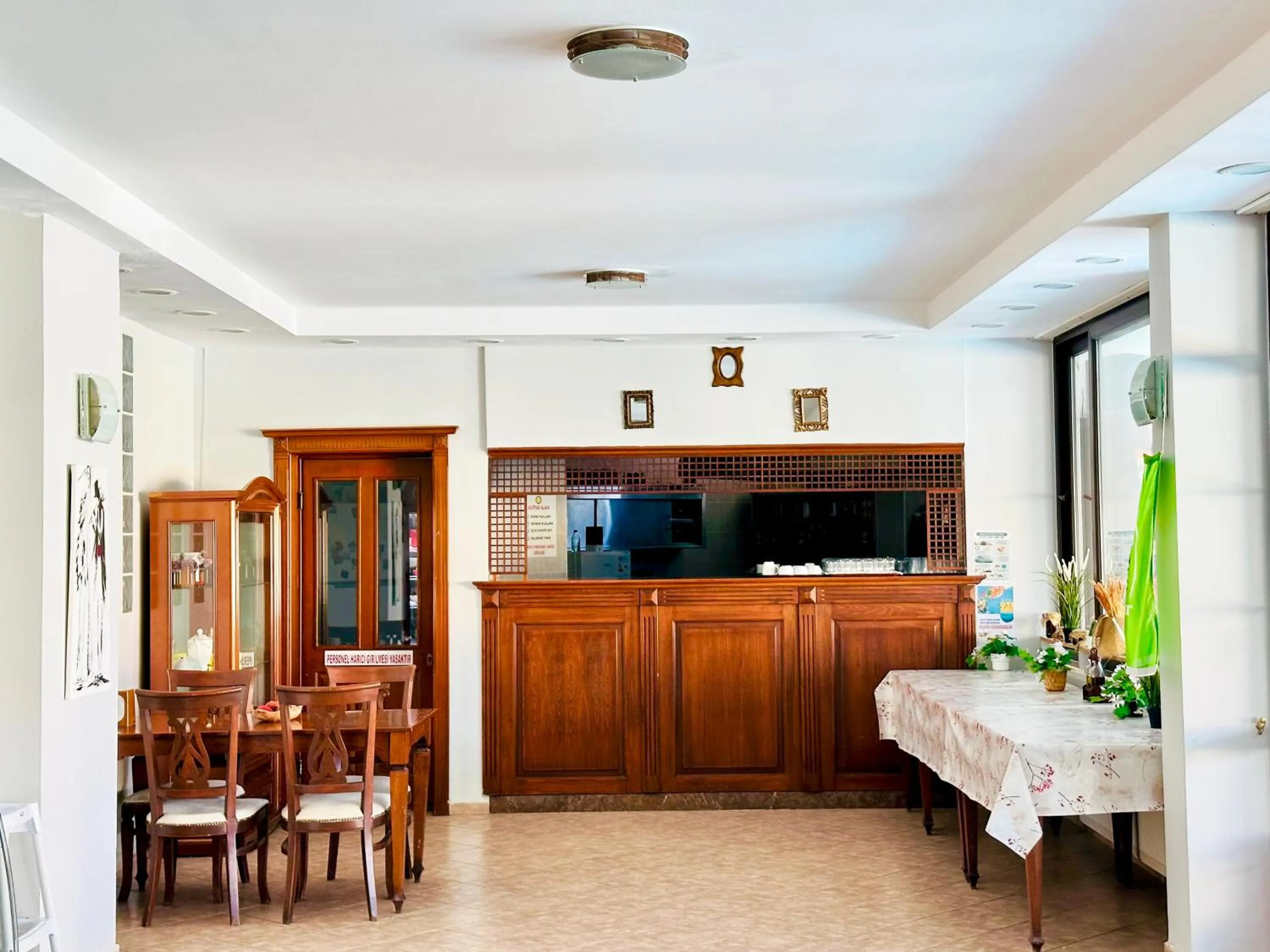Restaurant/places to eat in Villa Anfora