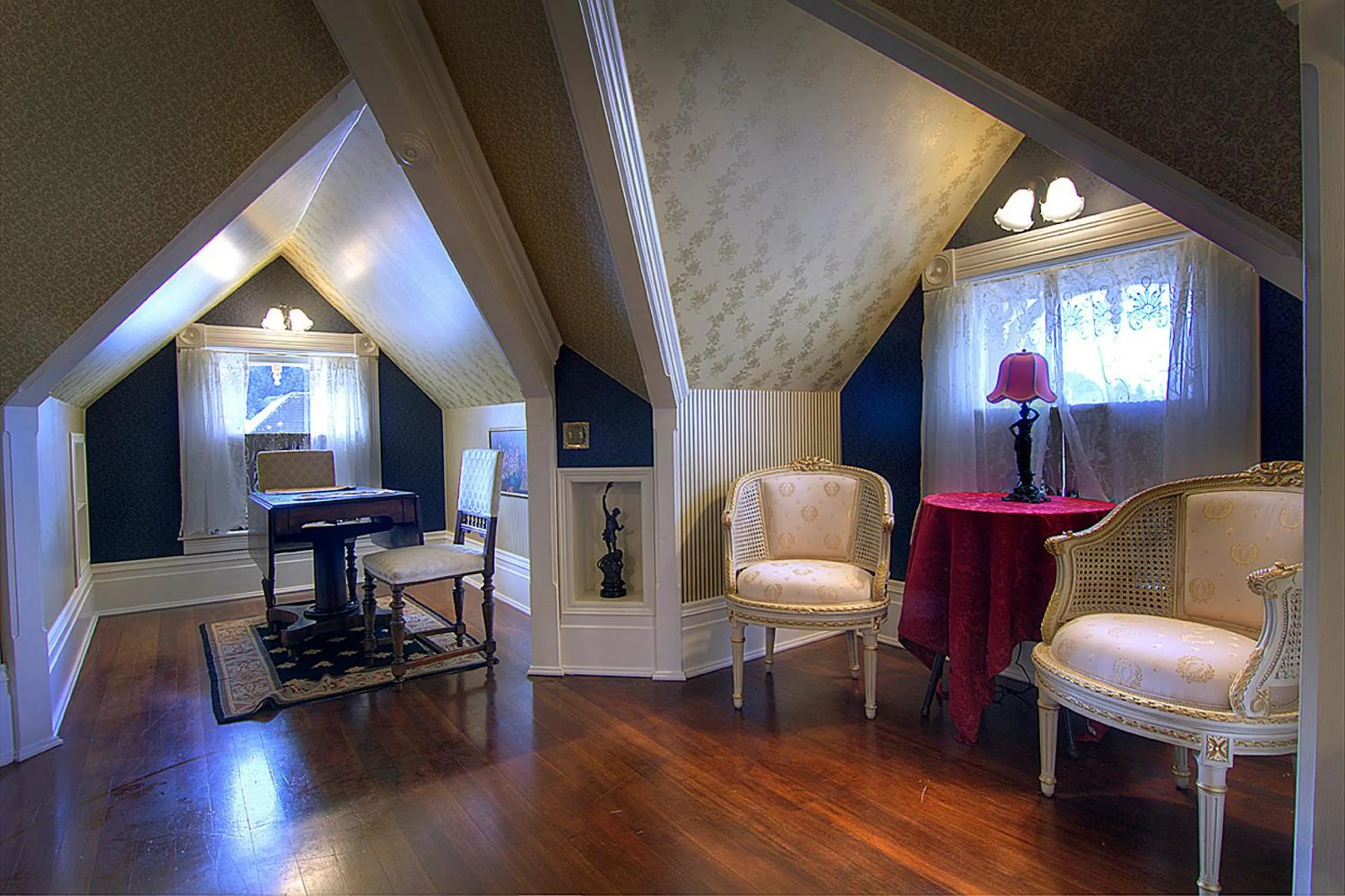 Decorative detail in Gingerbread Mansion