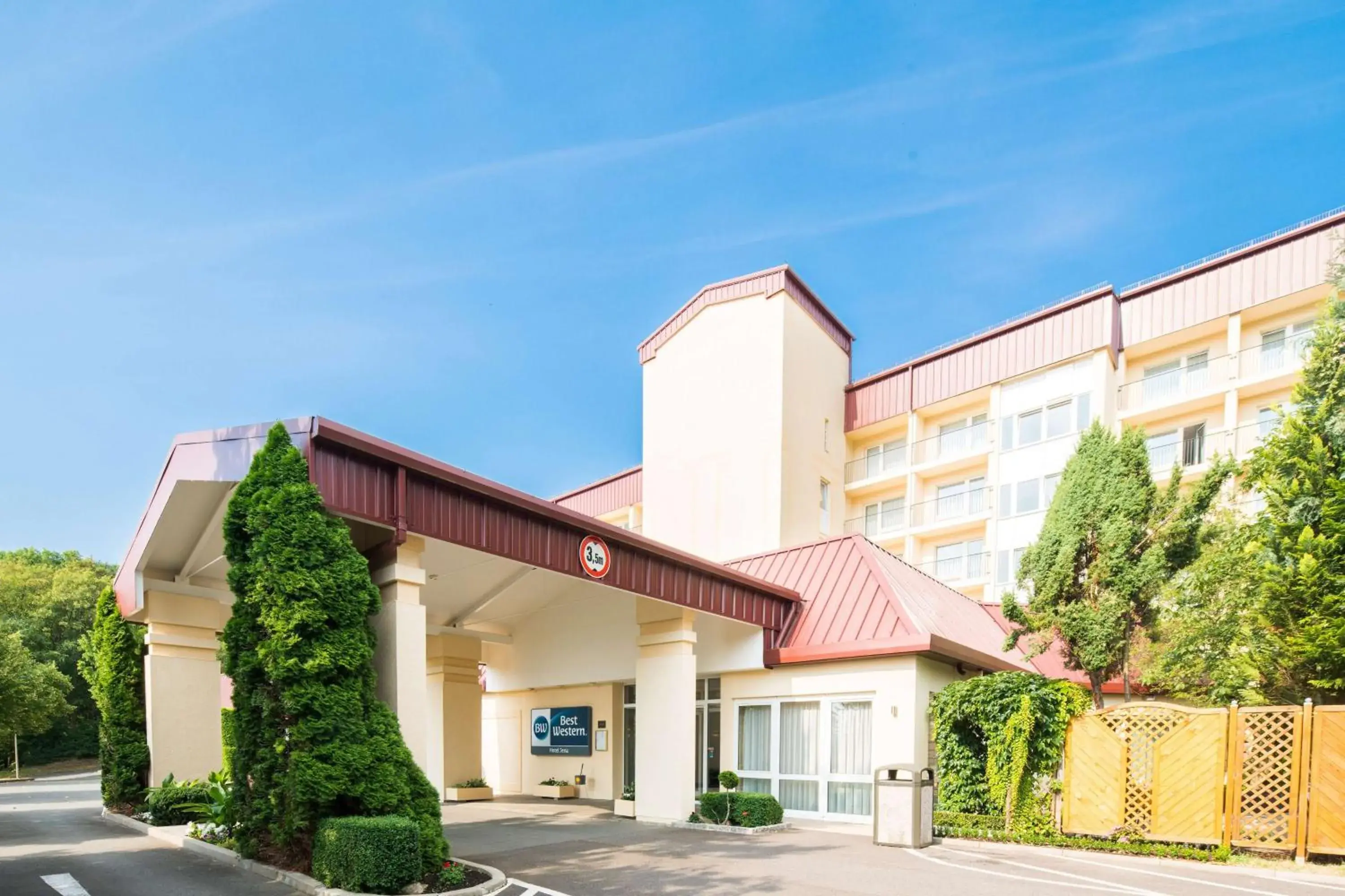 Property building in Best Western Hotel Jena Property building in Best Western Hotel Jena