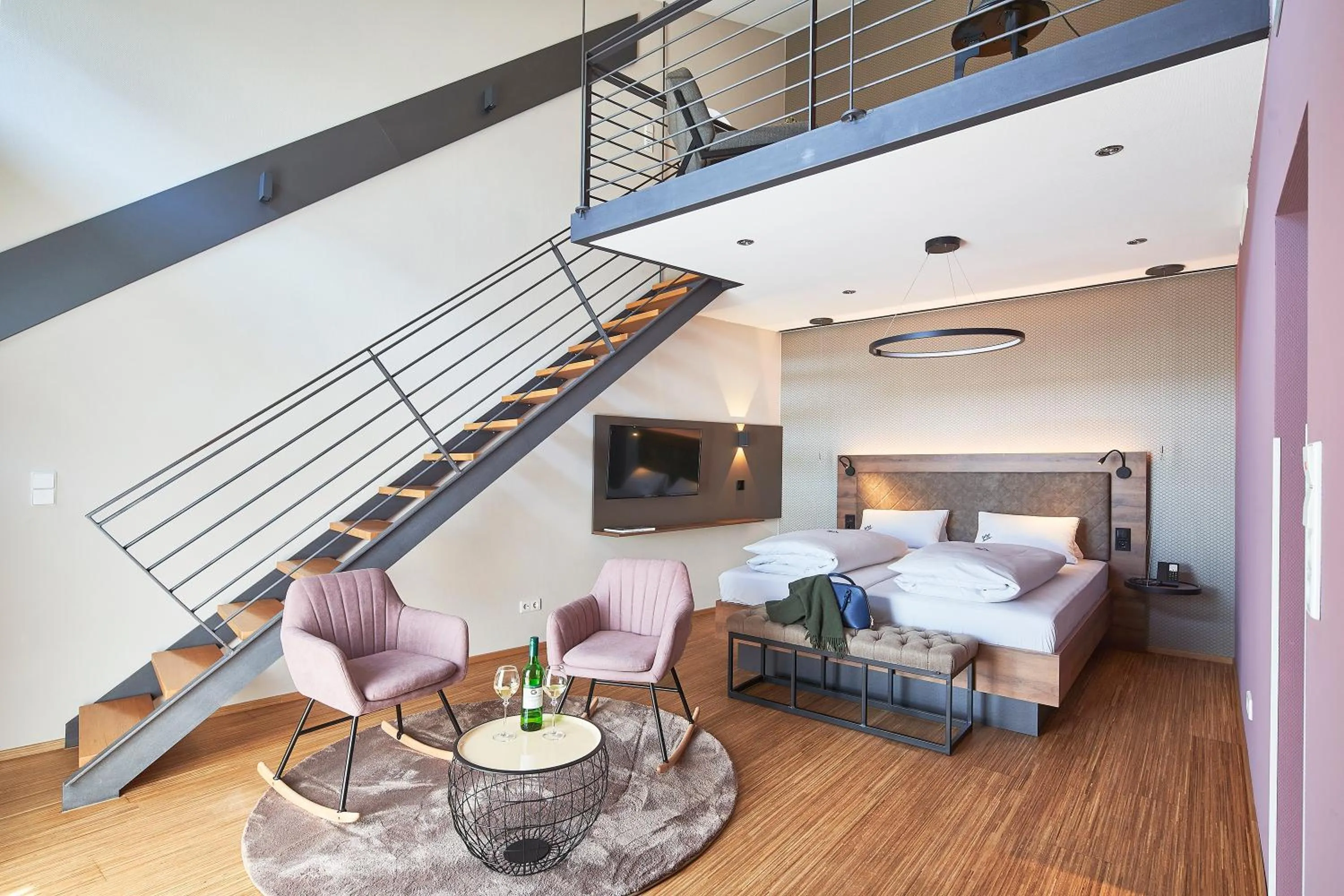 Bedroom, Bed in Hotel City Krone