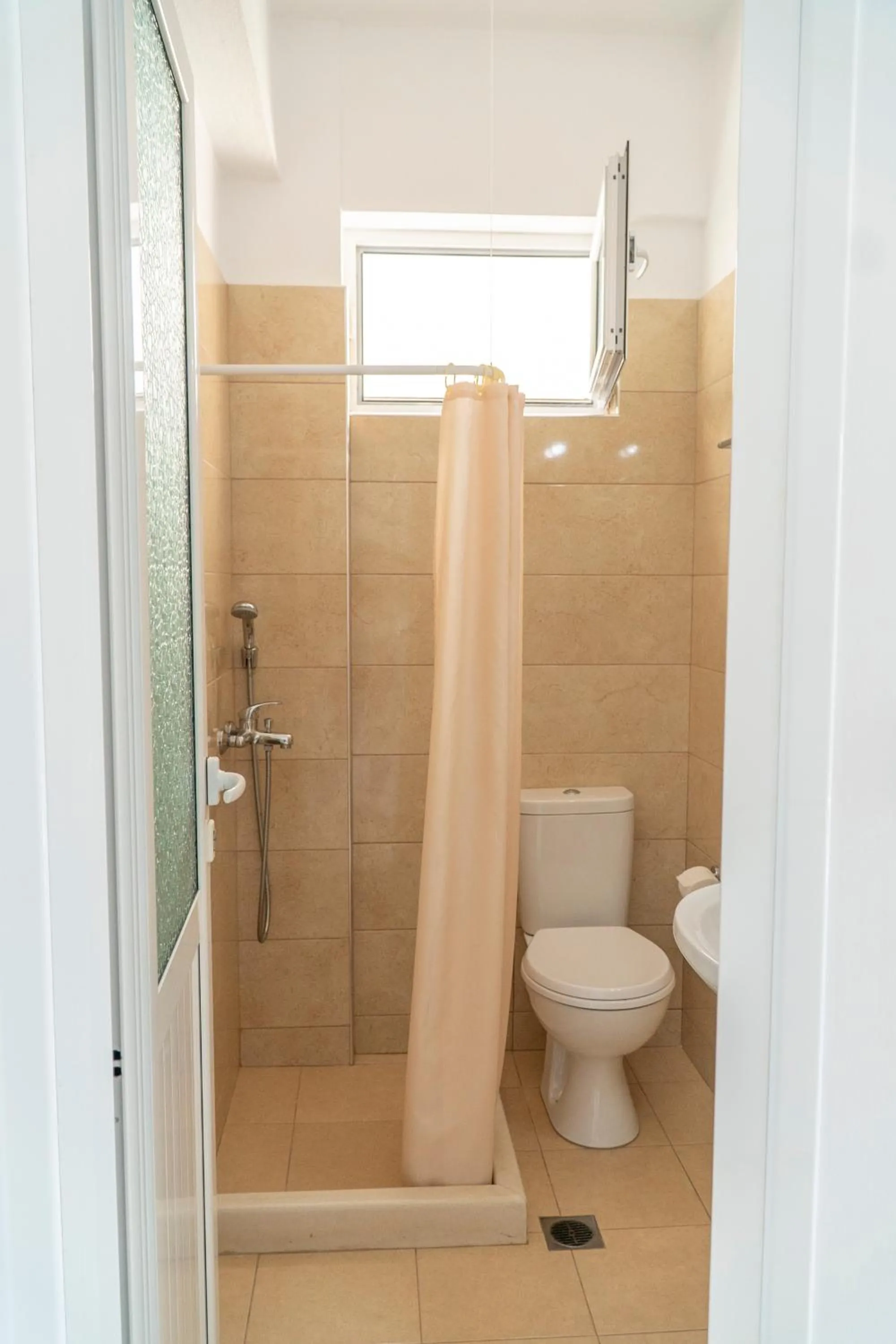 Shower in Koks’ Guesthouse