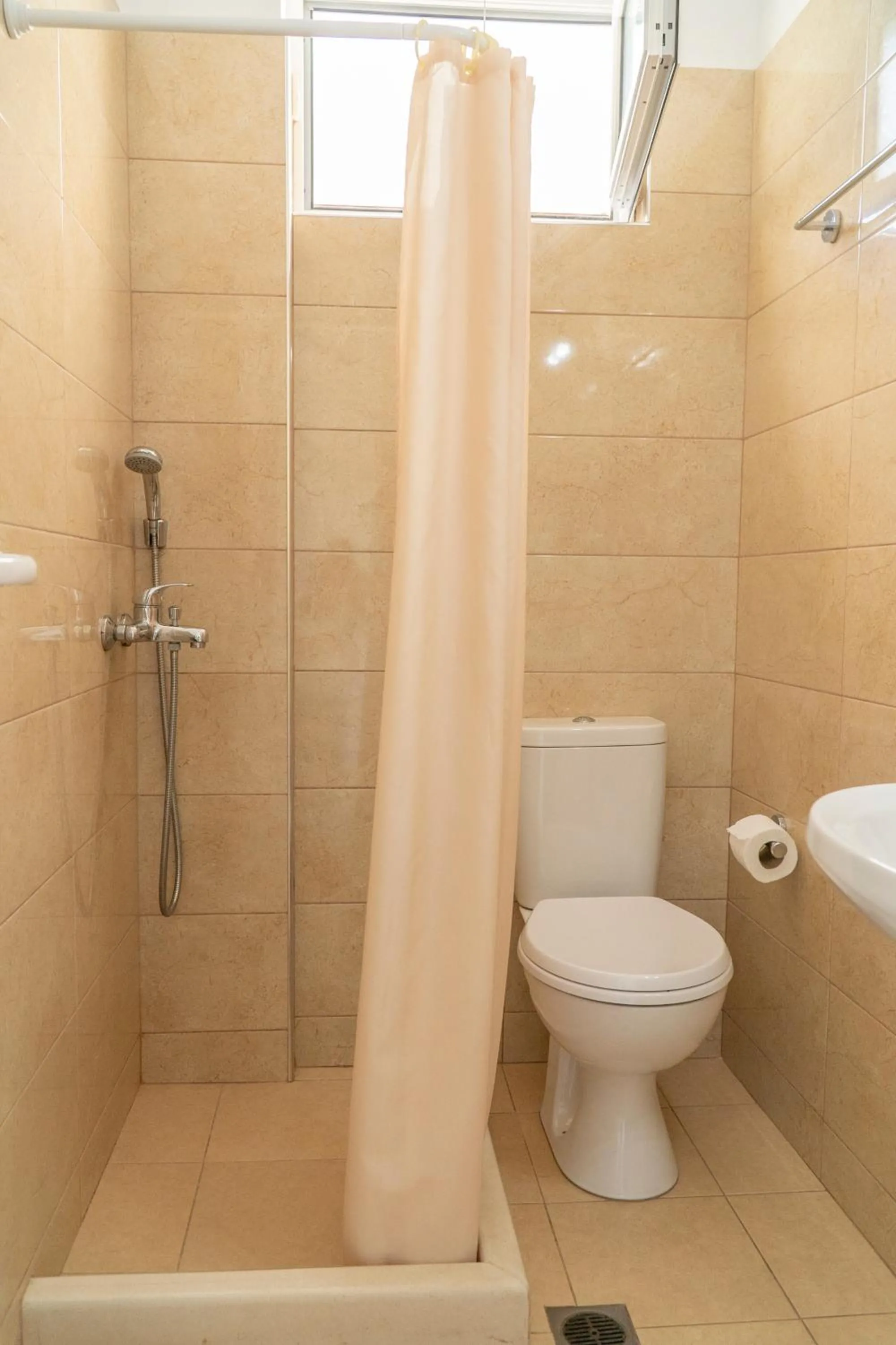 Shower in Koks’ Guesthouse