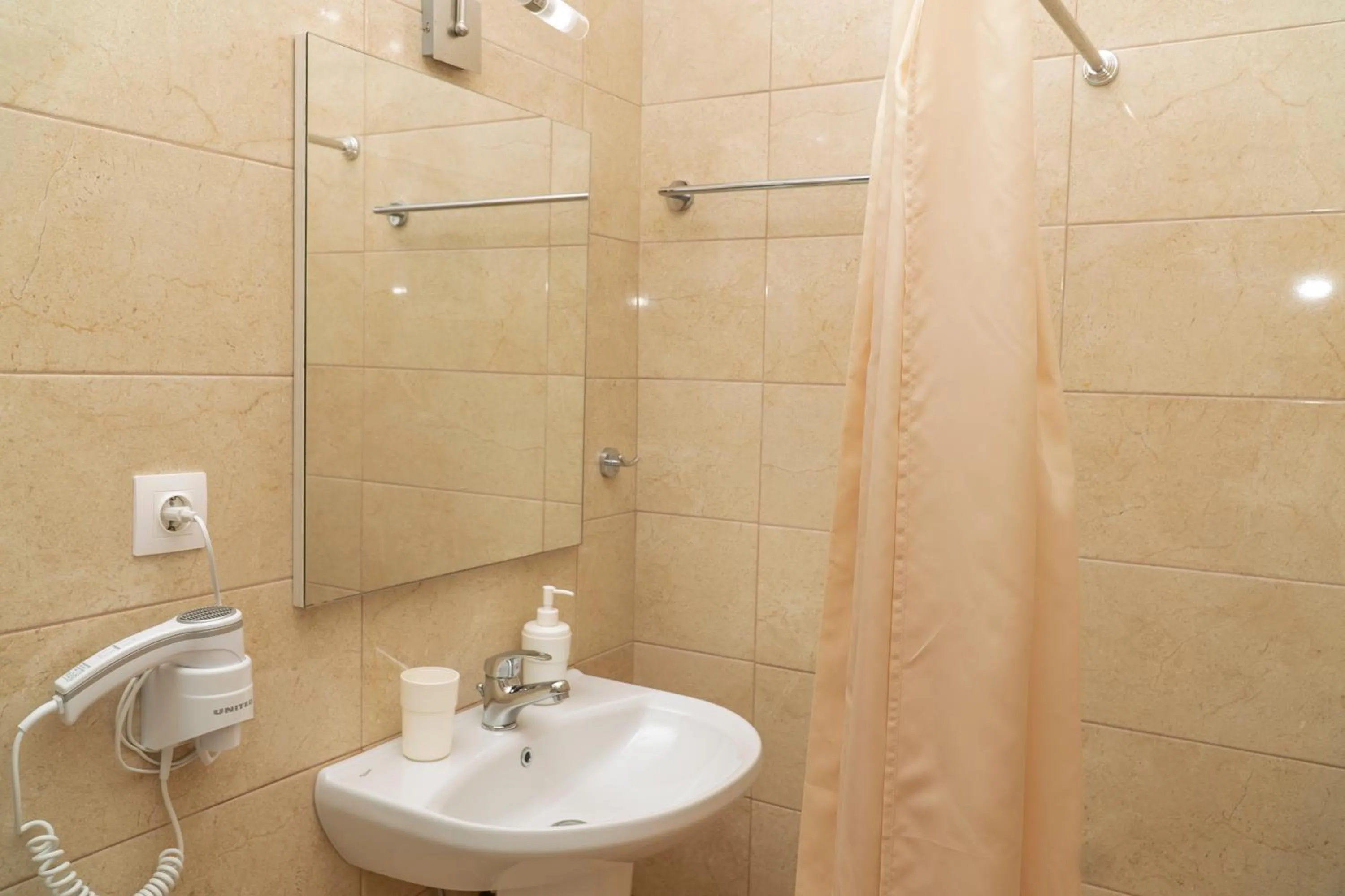 Shower in Koks’ Guesthouse