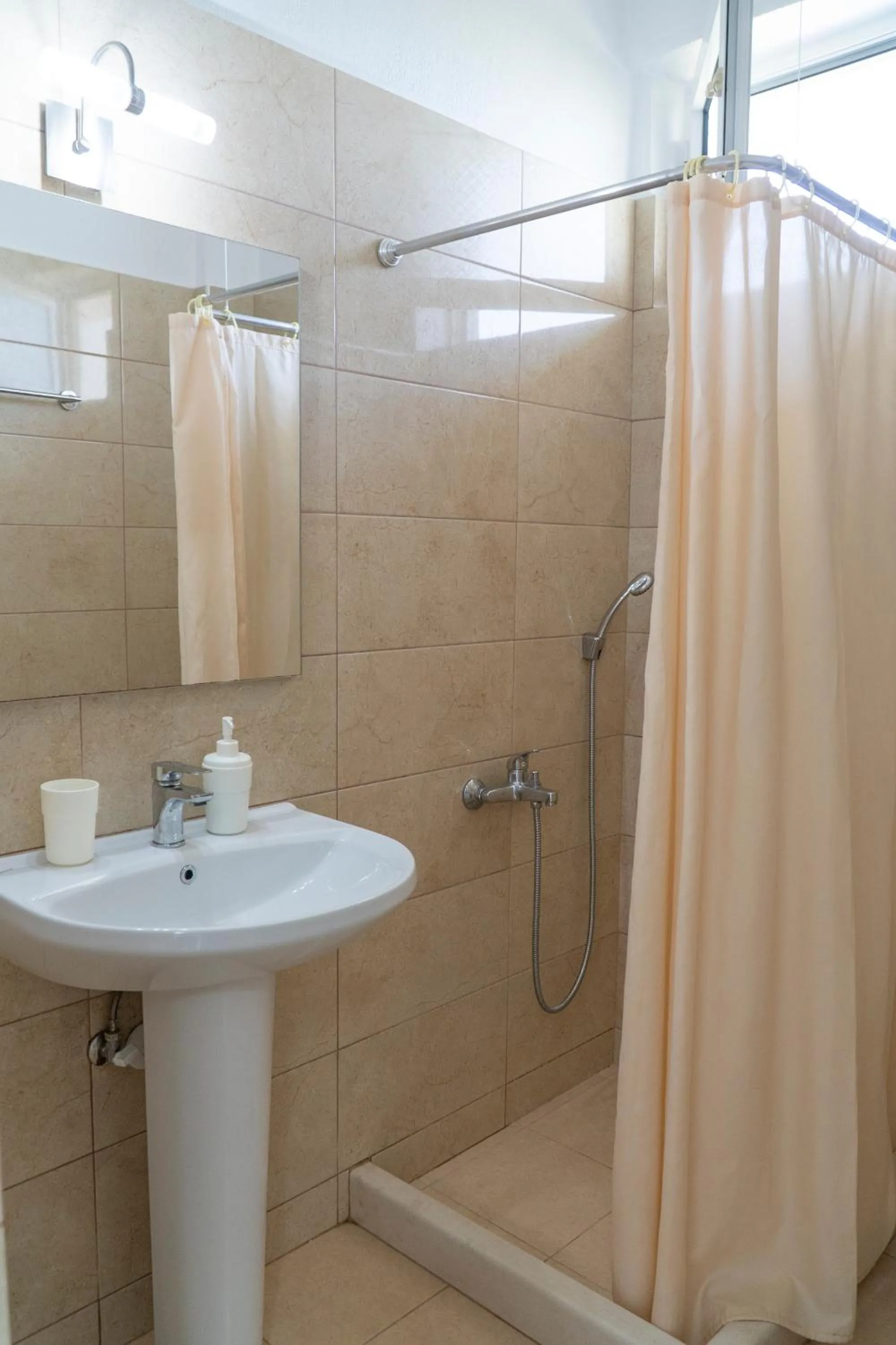 Shower in Koks’ Guesthouse