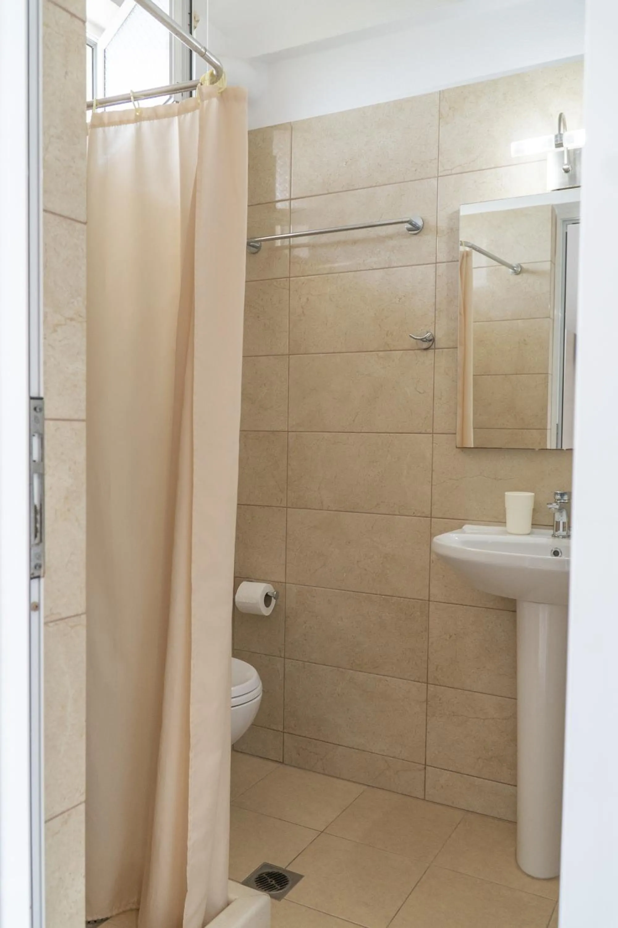 Shower in Koks’ Guesthouse
