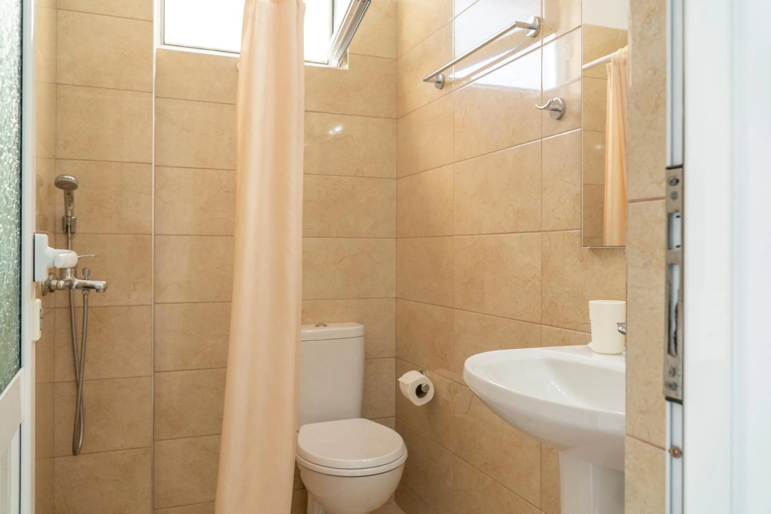 Shower in Koks’ Guesthouse