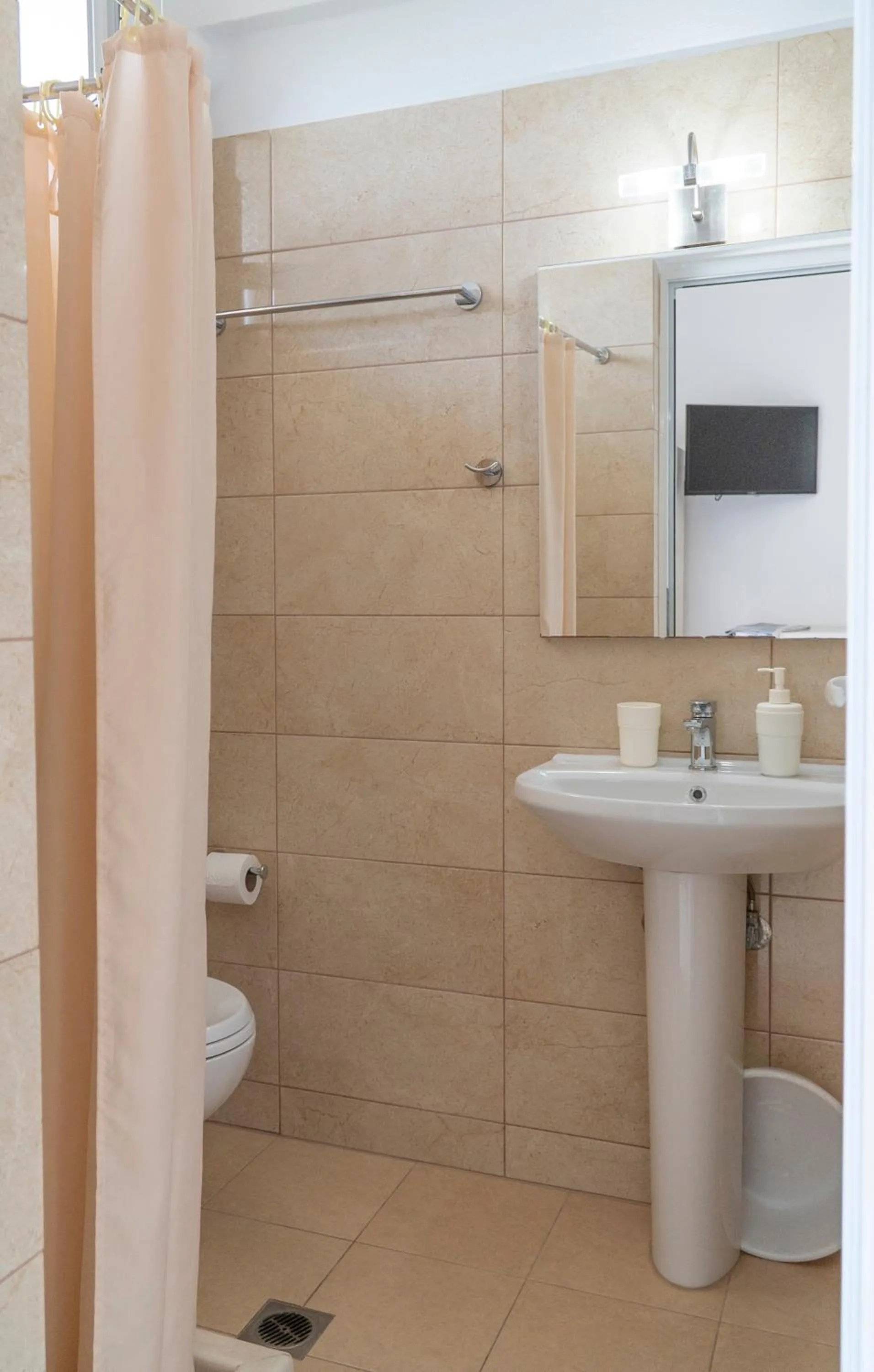 Shower in Koks’ Guesthouse