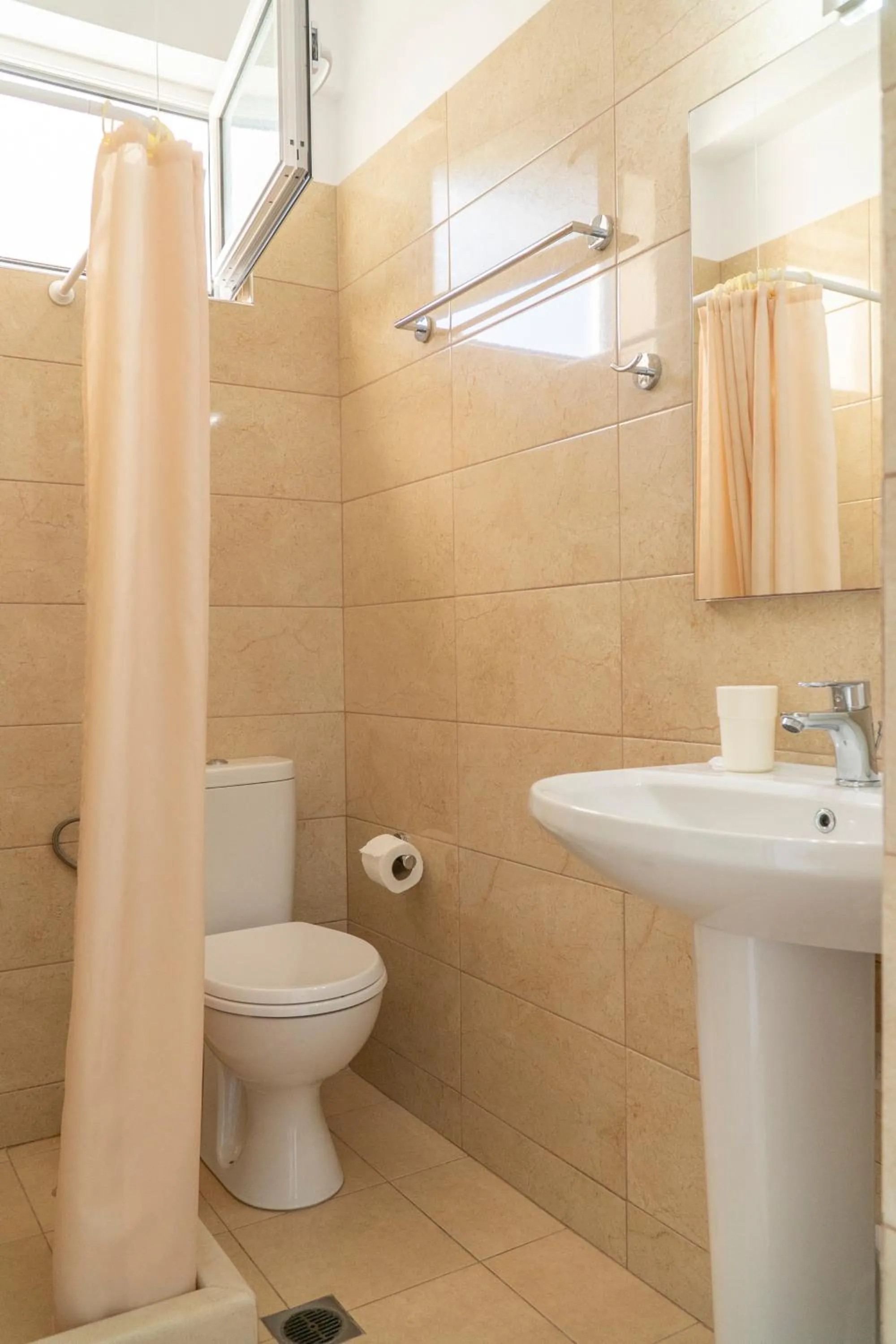 Shower in Koks’ Guesthouse