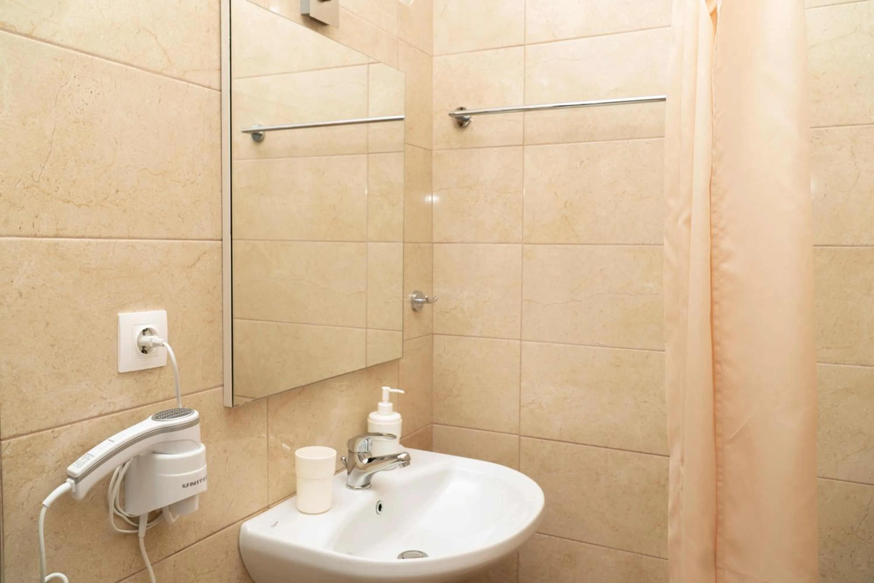 Shower in Koks’ Guesthouse