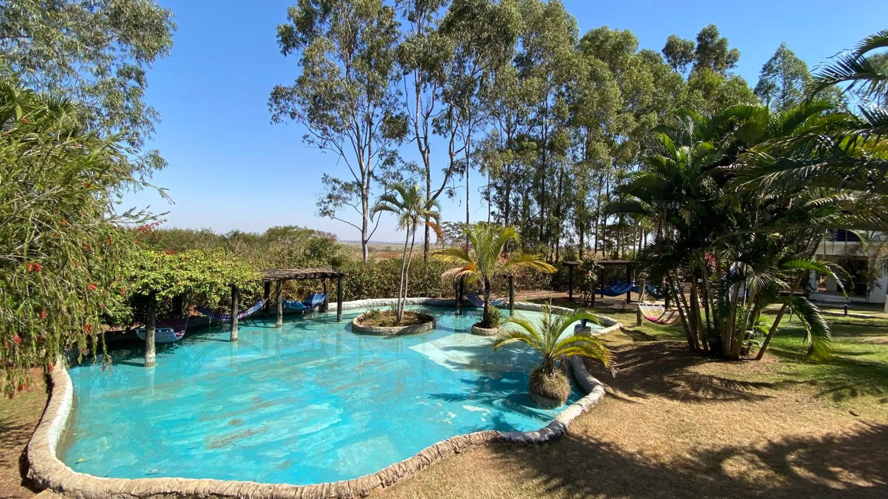 Swimming pool in Mirante Praia Hotel