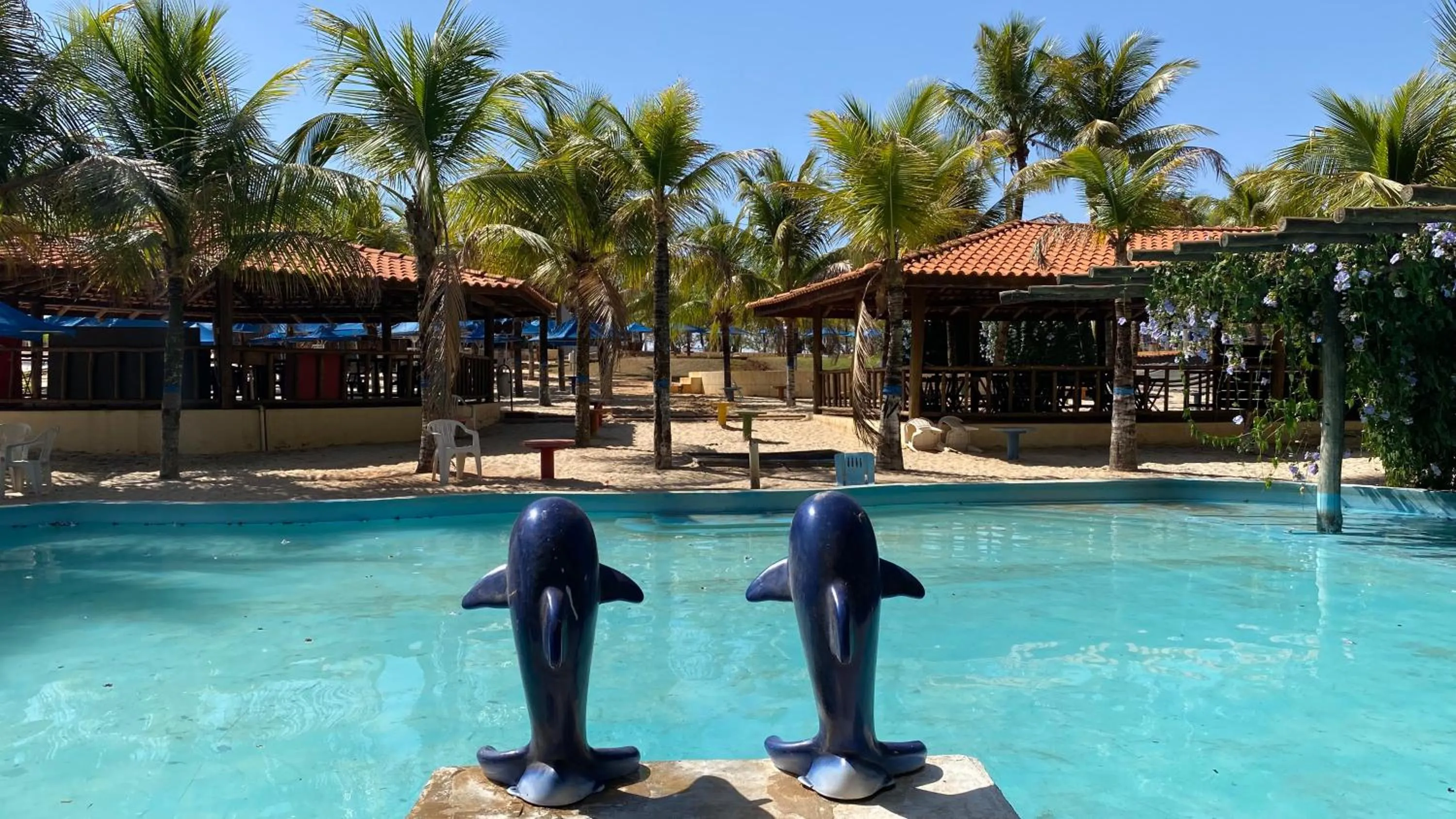 Swimming pool in Mirante Praia Hotel