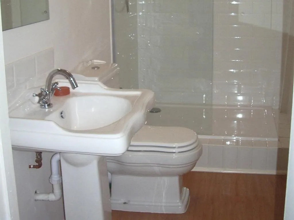 Bathroom in The Thirsty Scholar