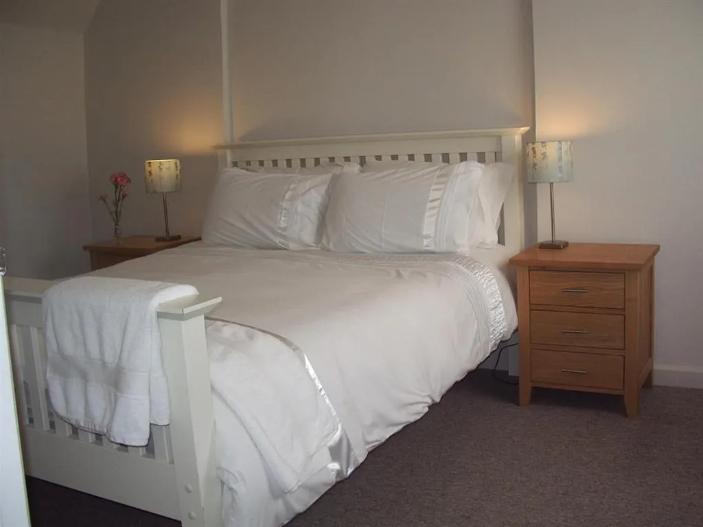 Bedroom in The Thirsty Scholar