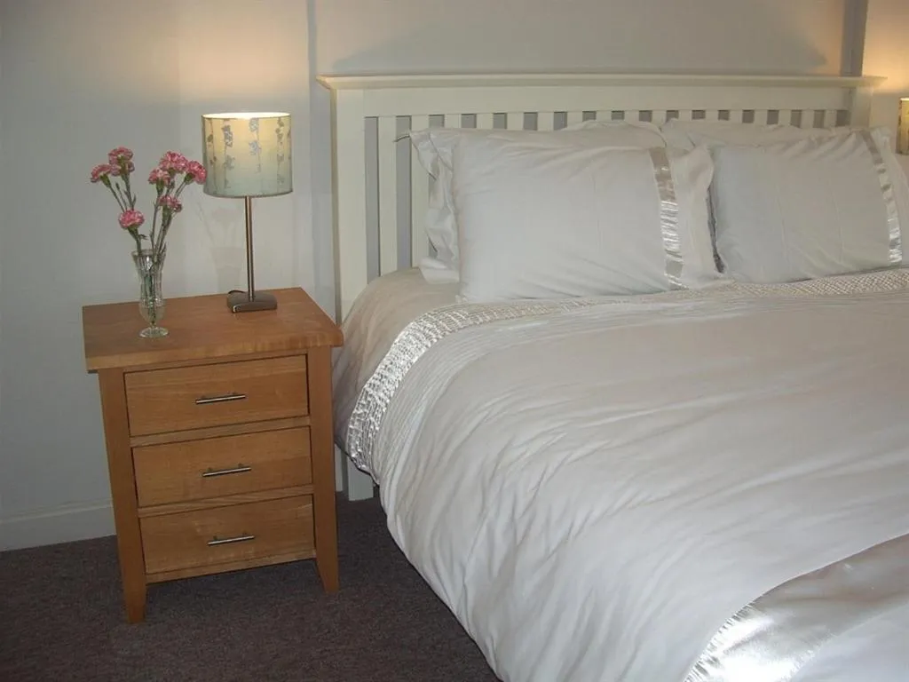 Bedroom in The Thirsty Scholar