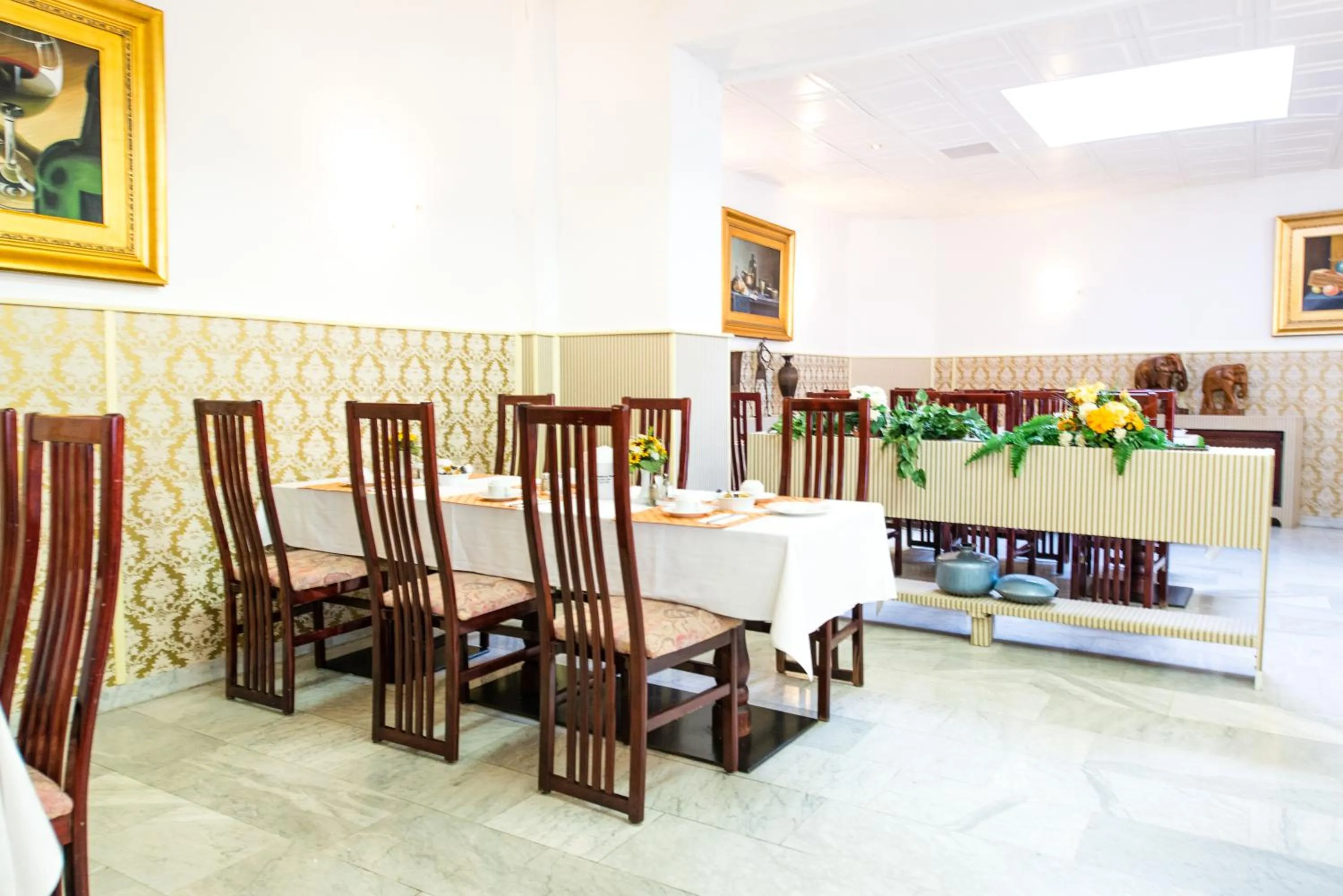 Restaurant/places to eat in Ravel International