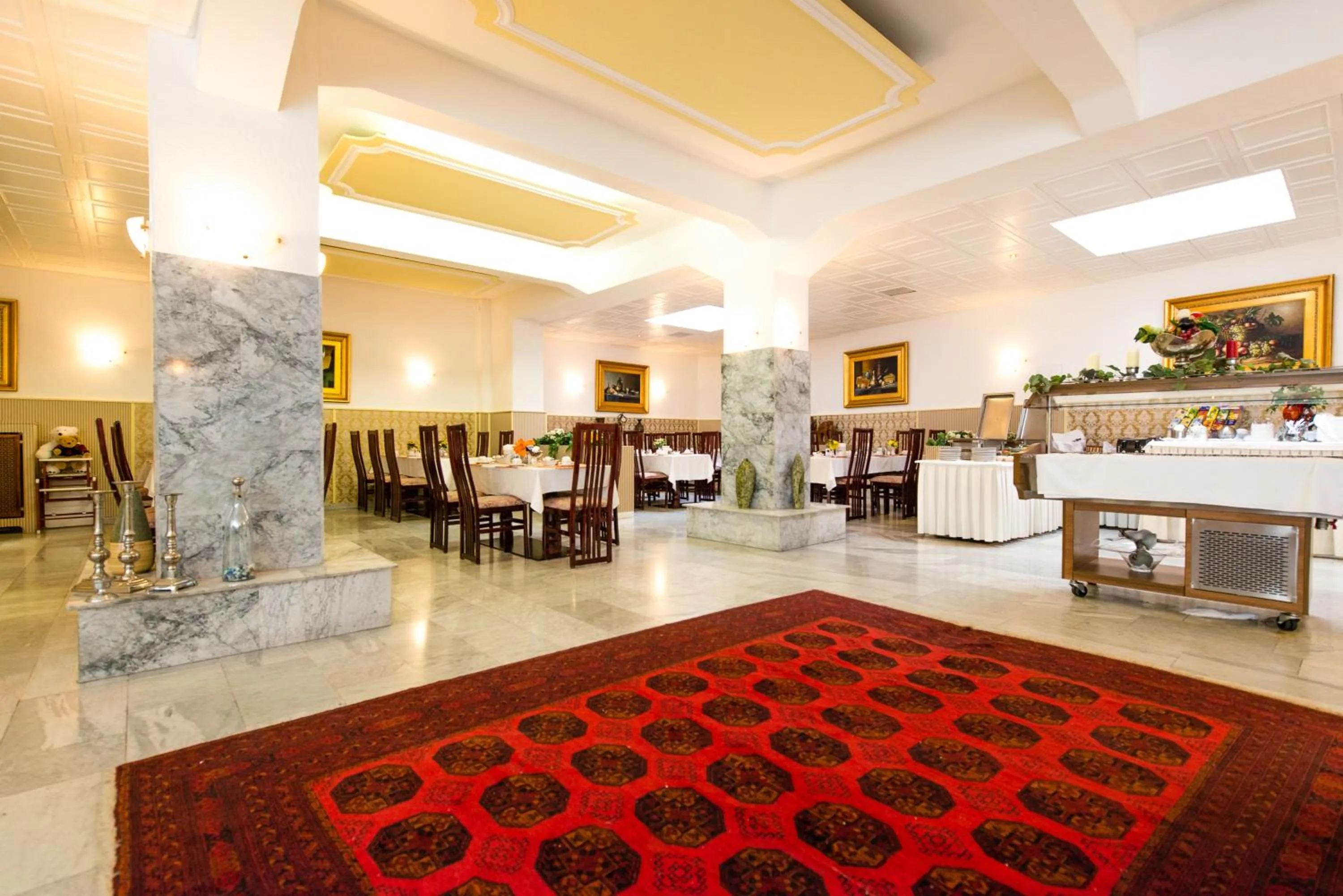 Restaurant/places to eat in Ravel International