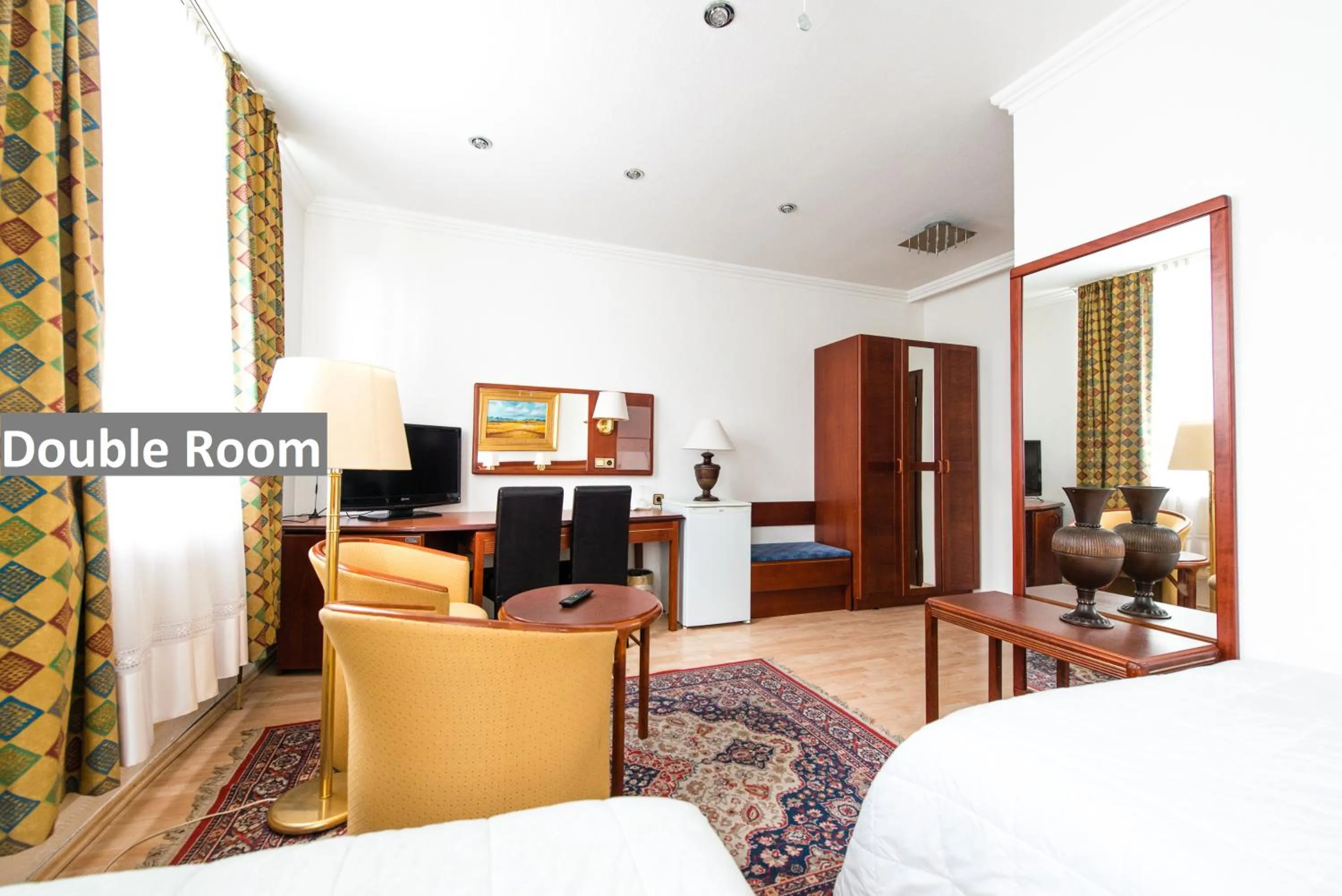 Photo of the whole room in Ravel International