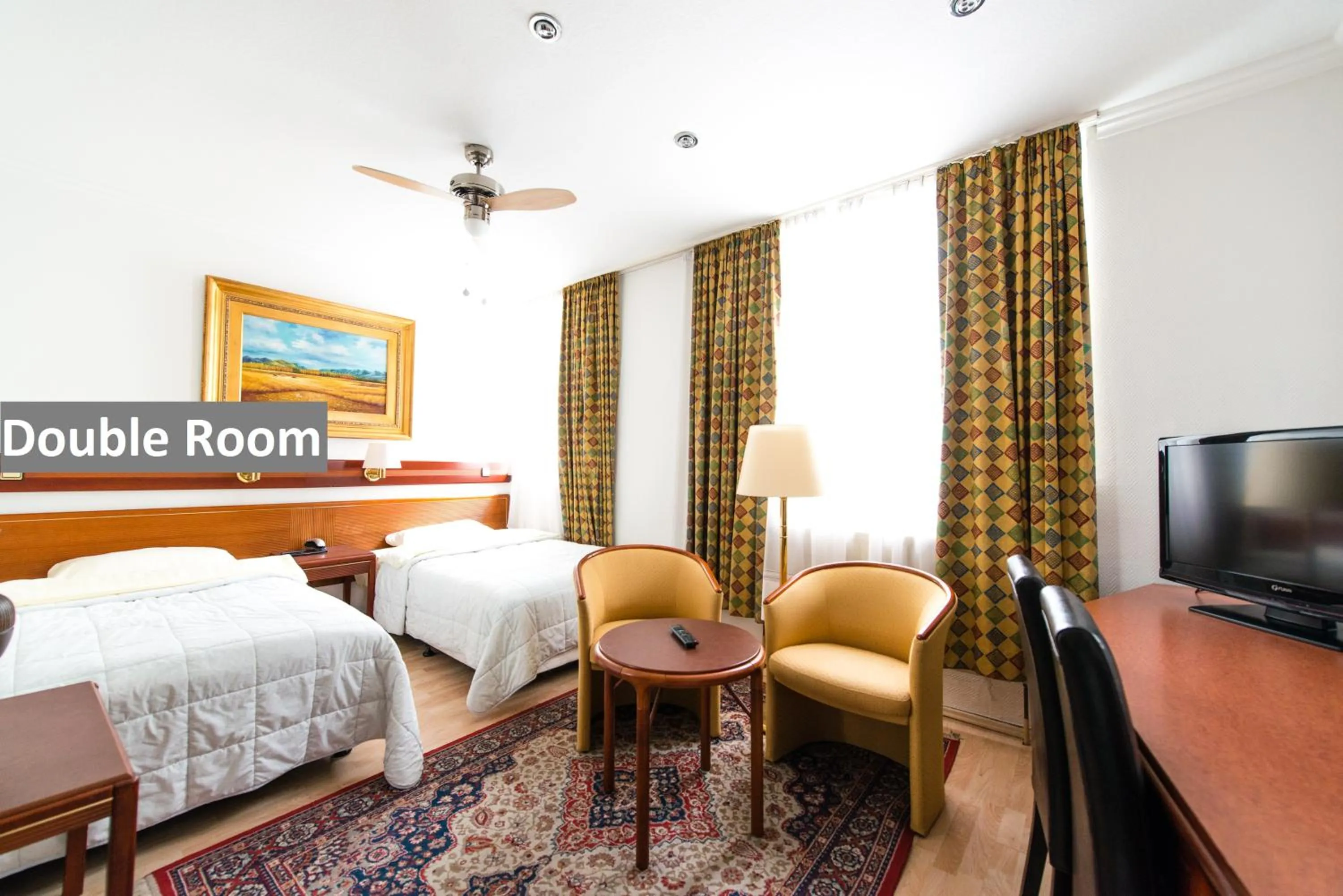 Photo of the whole room, Bed in Ravel International