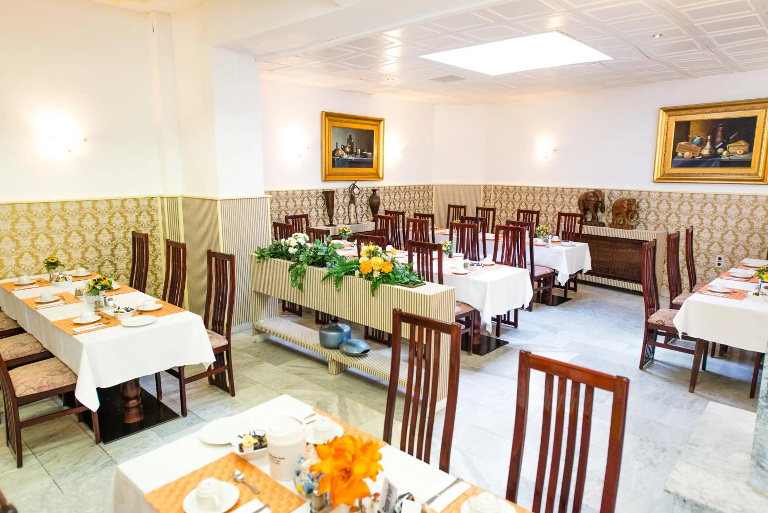 Restaurant/places to eat in Ravel International