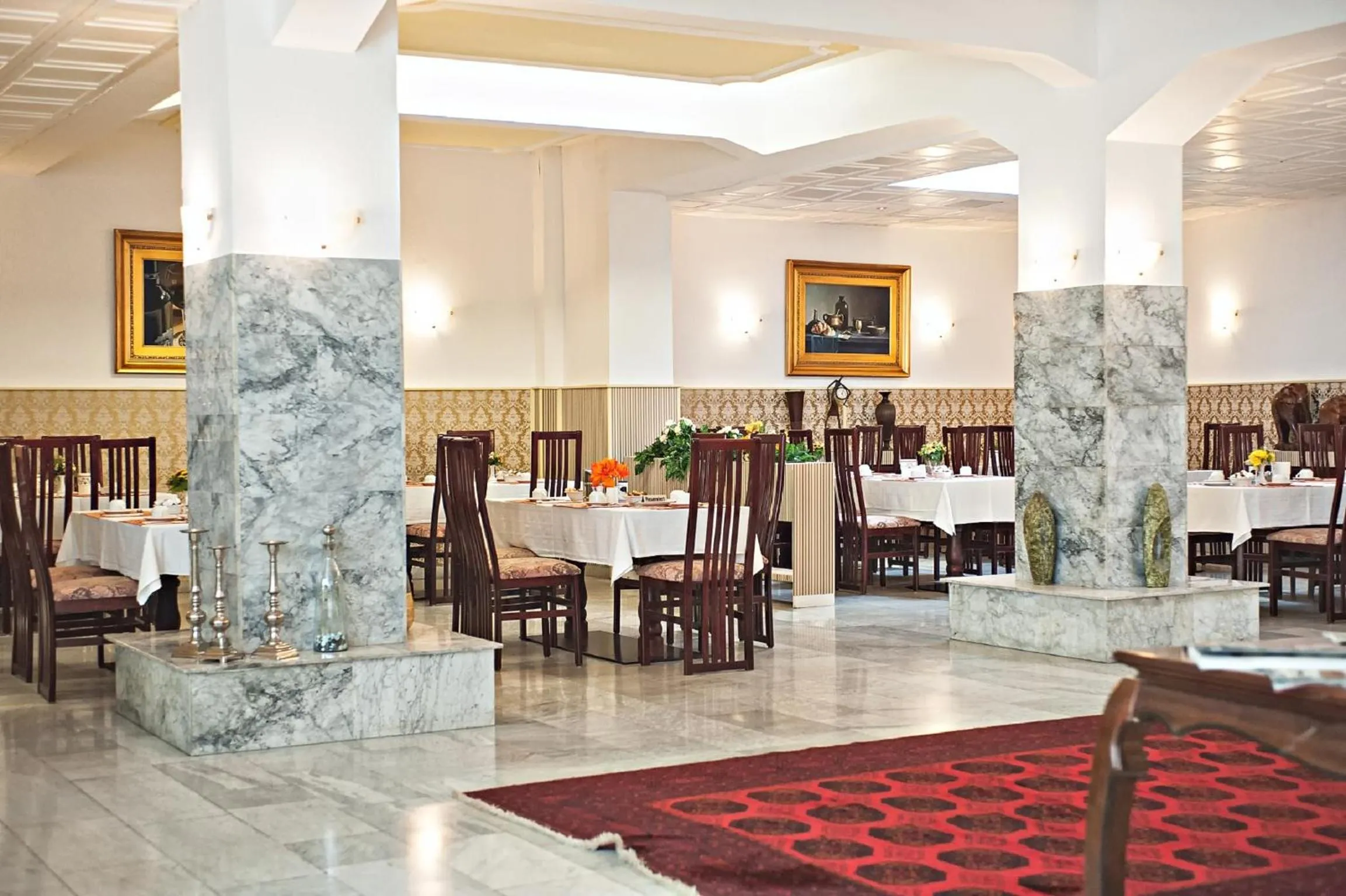 Restaurant/places to eat in Ravel International