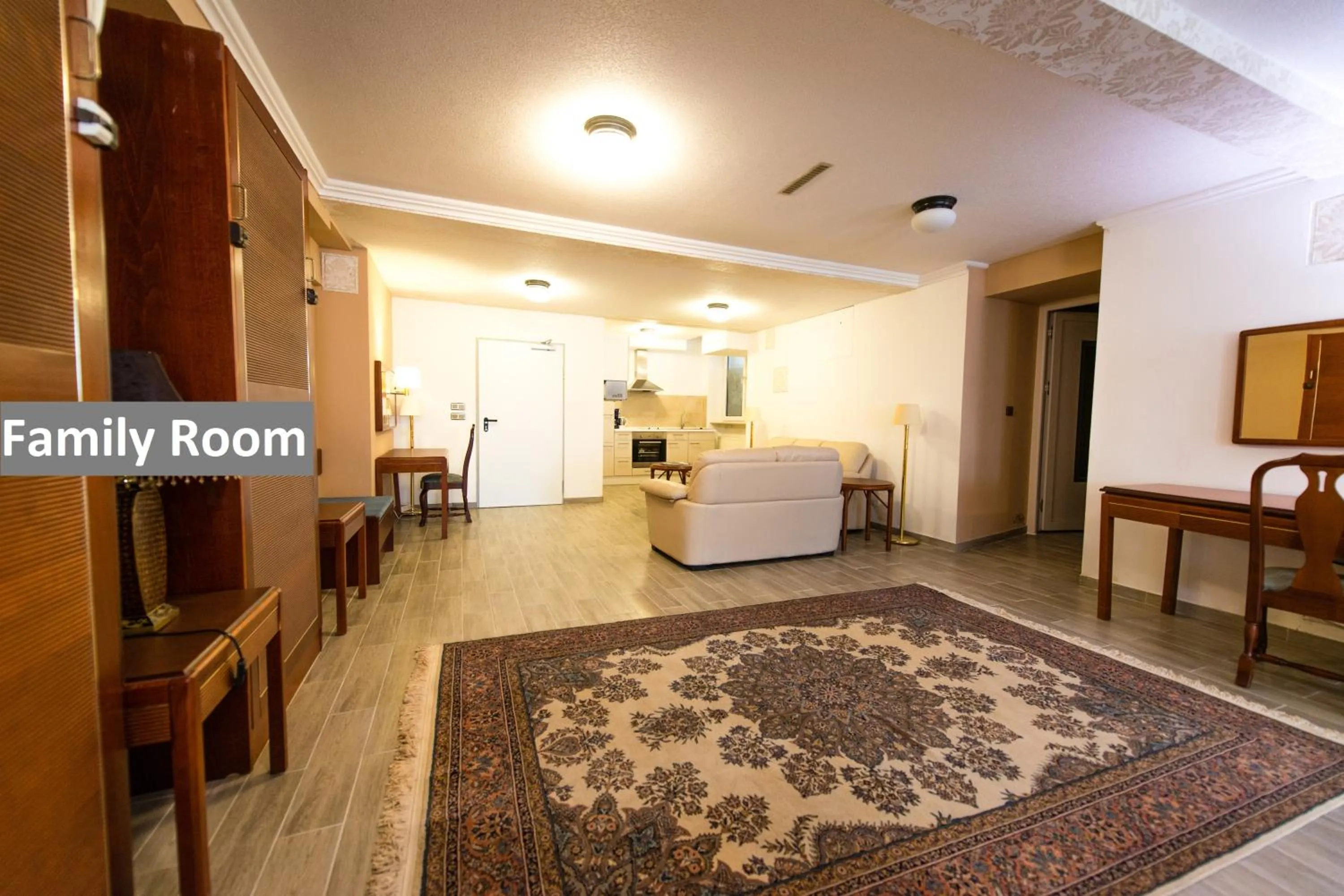 Photo of the whole room, Bed in Ravel International