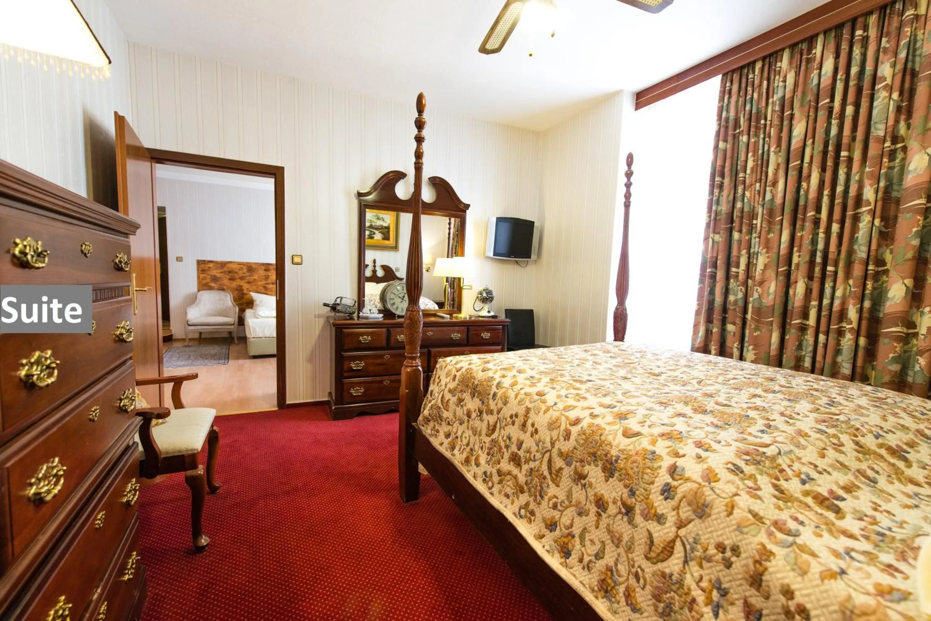 Photo of the whole room, Bed in Löwen Hotel