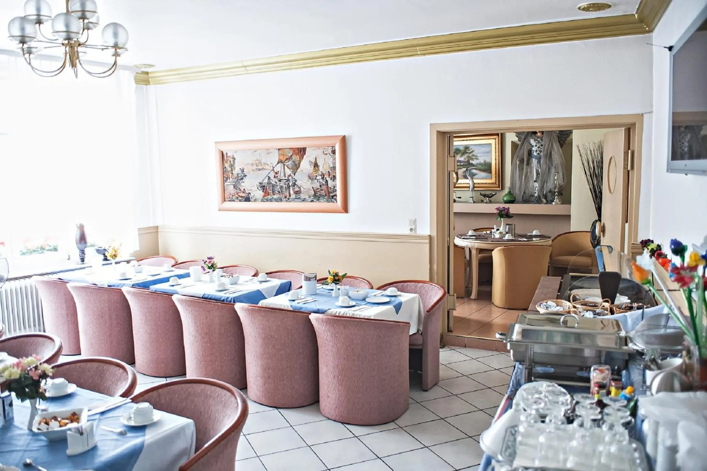 Restaurant/places to eat in Löwen Hotel