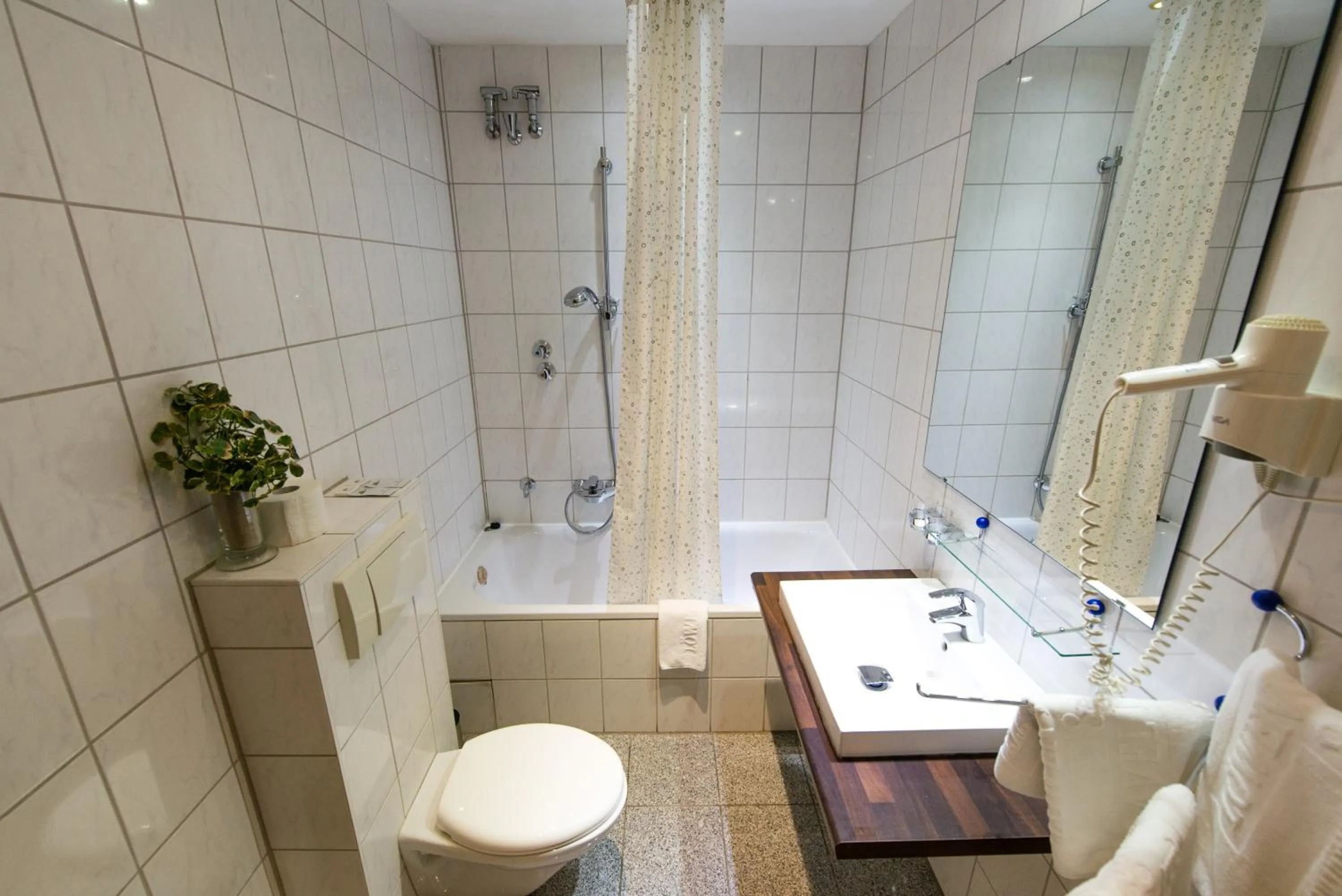 Bathroom in Löwen Hotel