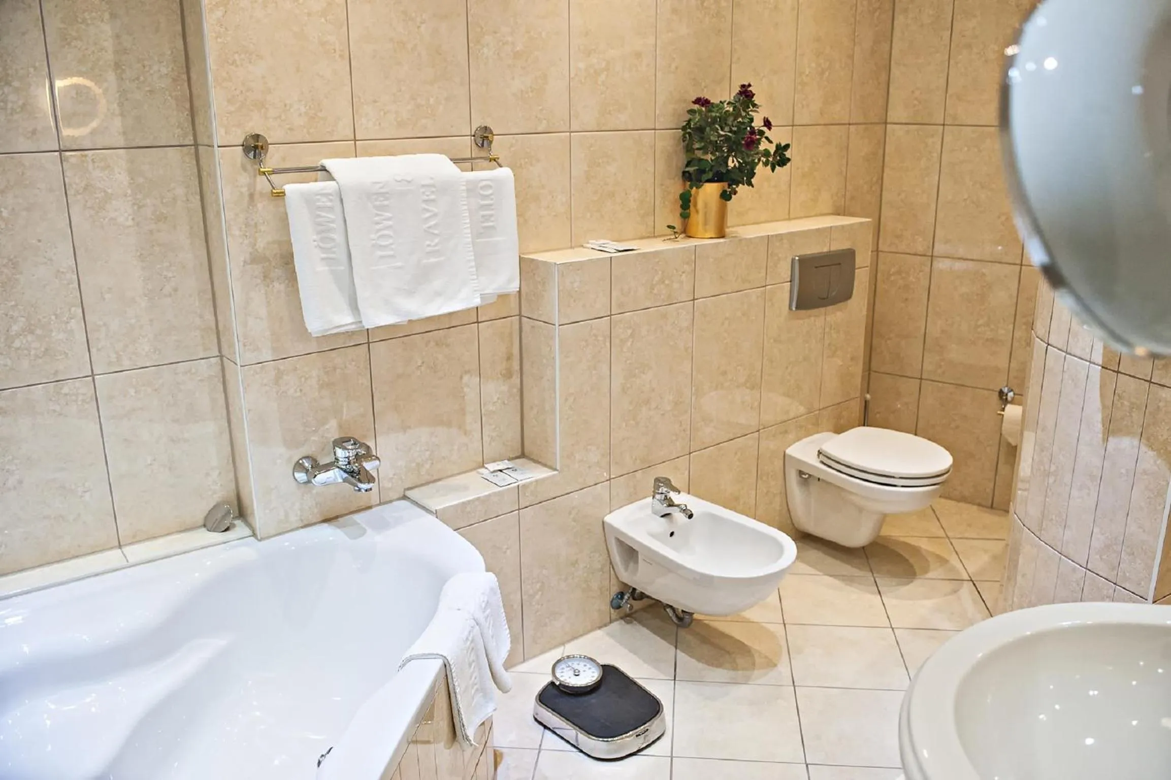 Bathroom in Löwen Hotel