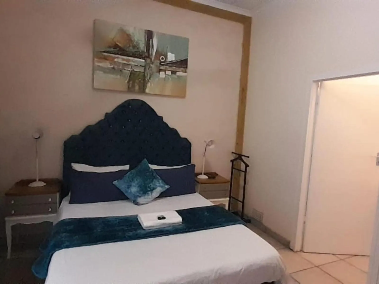 Bed in The Russel Guest House