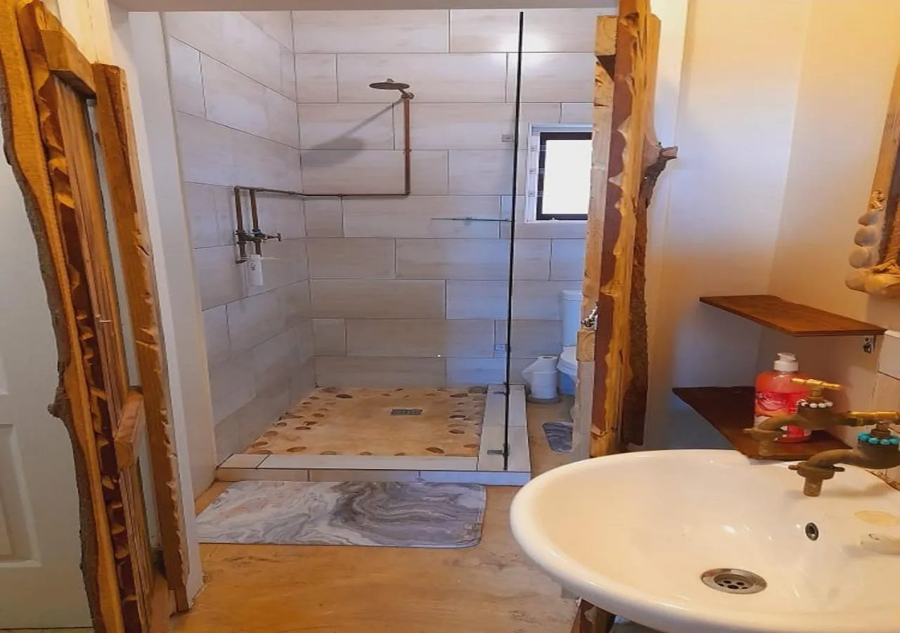 Budget Double Room with Shared Bathroom in Island Vibe Knysna