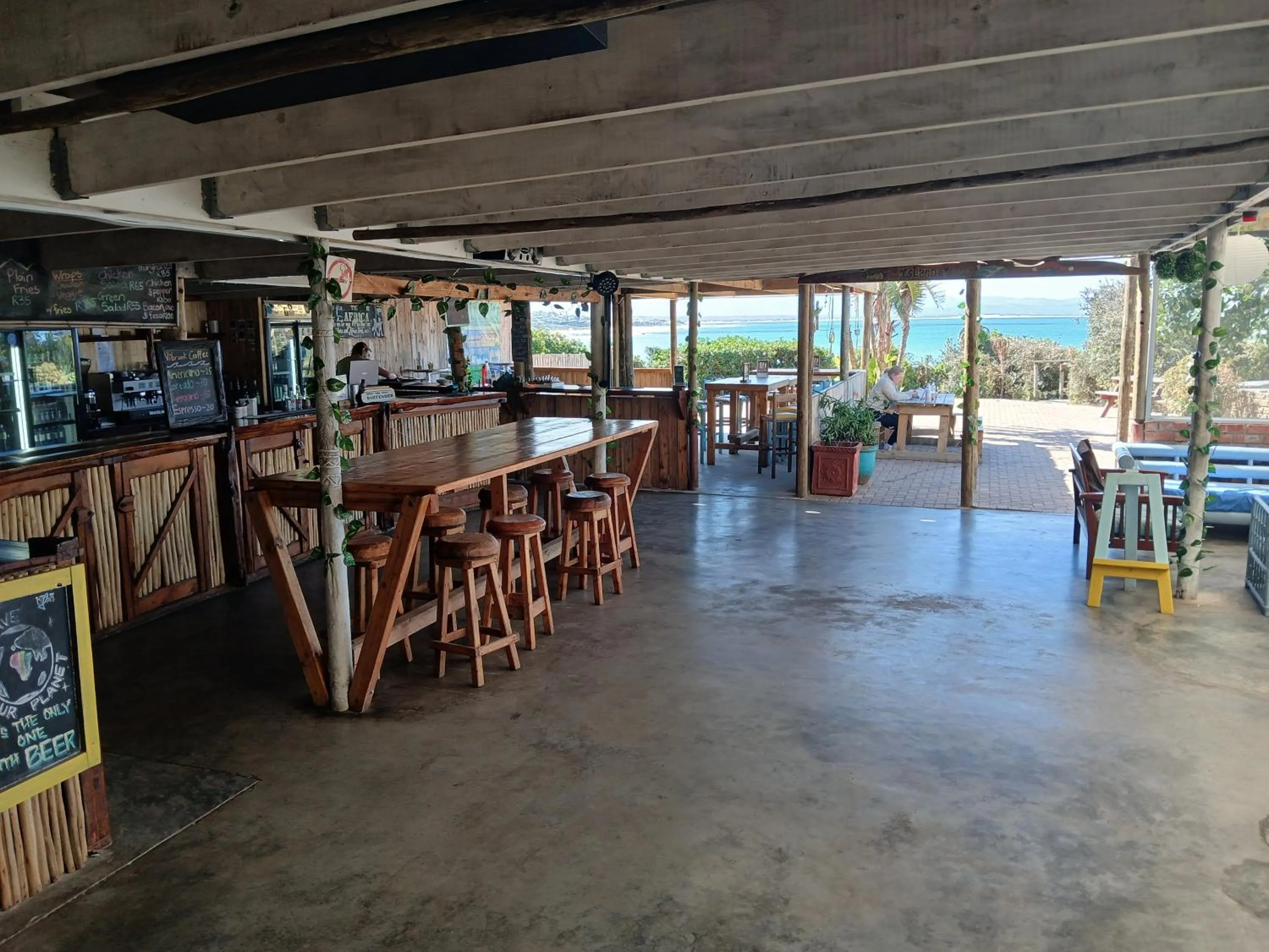 Lounge or bar in Island Vibe Backpackers Jeffreys Bay