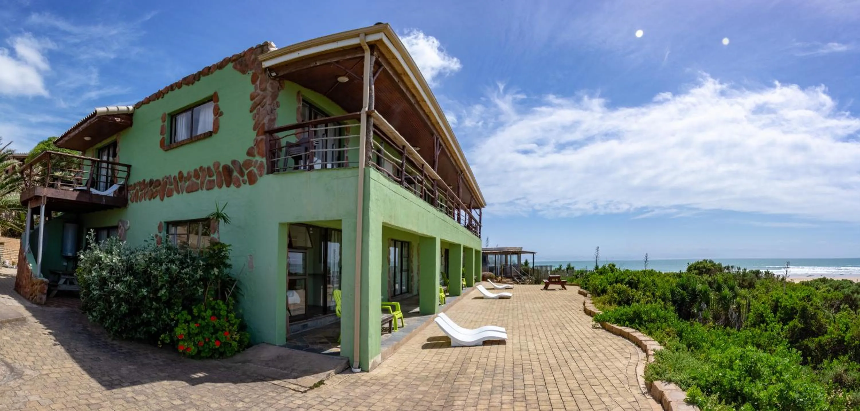 Property building in Island Vibe Backpackers Jeffreys Bay