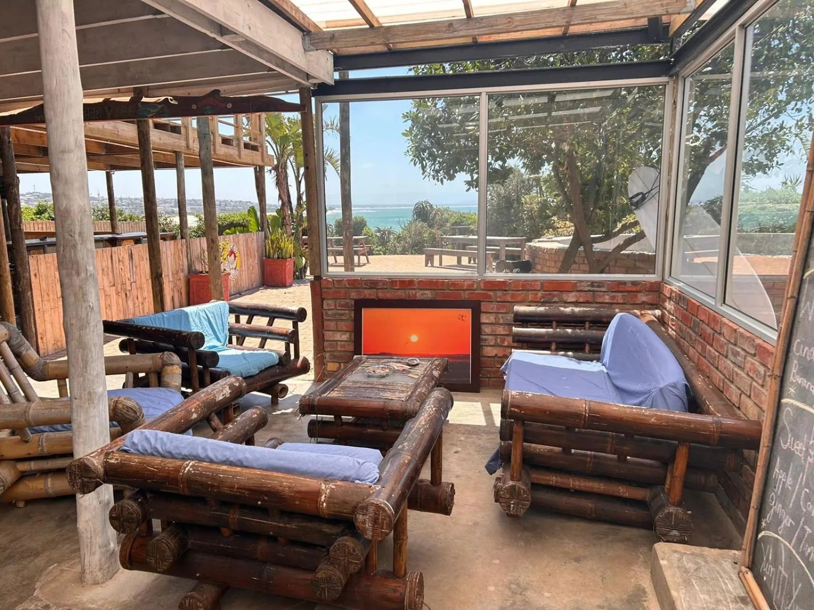 Lounge or bar in Island Vibe Backpackers Jeffreys Bay
