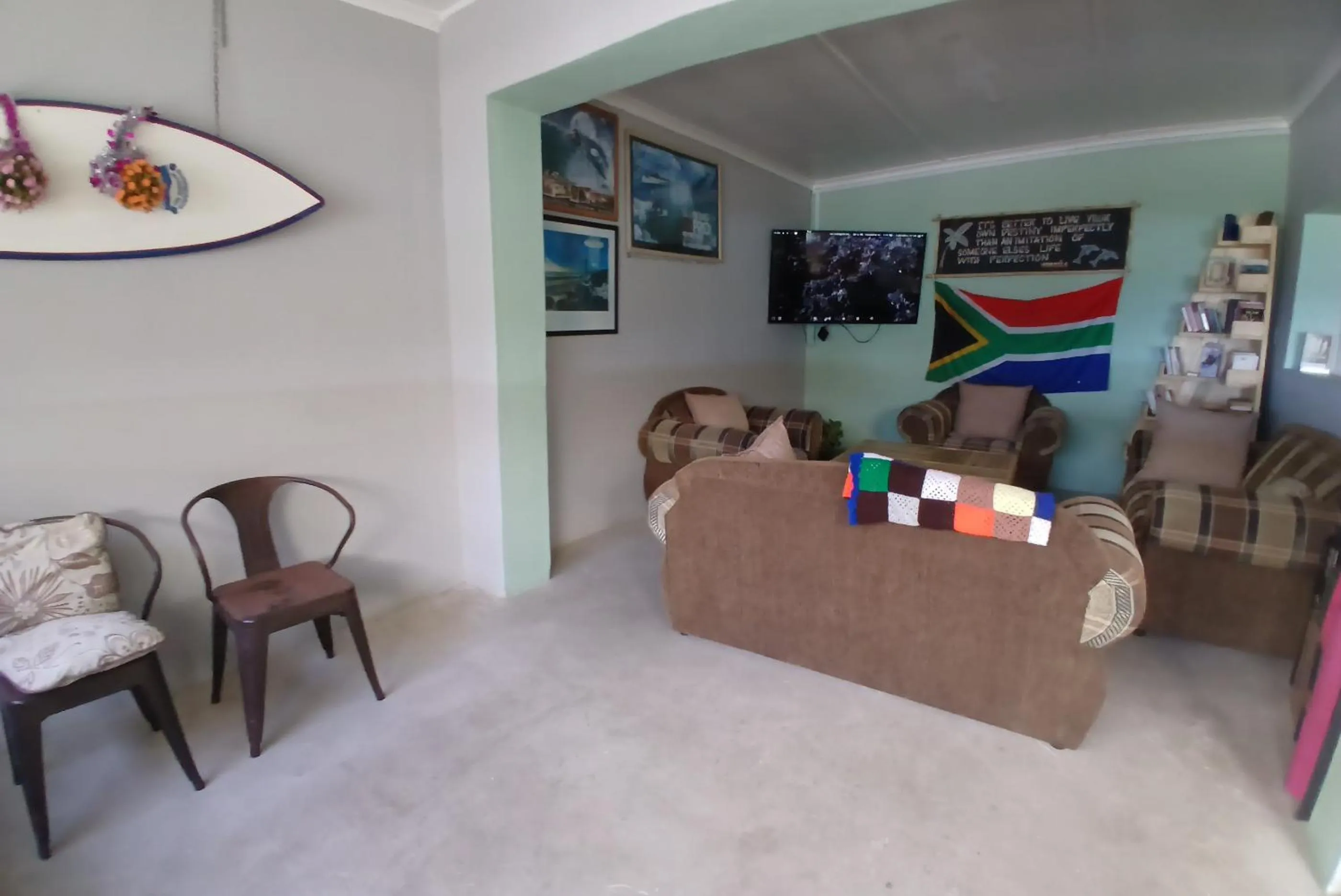 Communal lounge/ TV room in Island Vibe Backpackers Jeffreys Bay