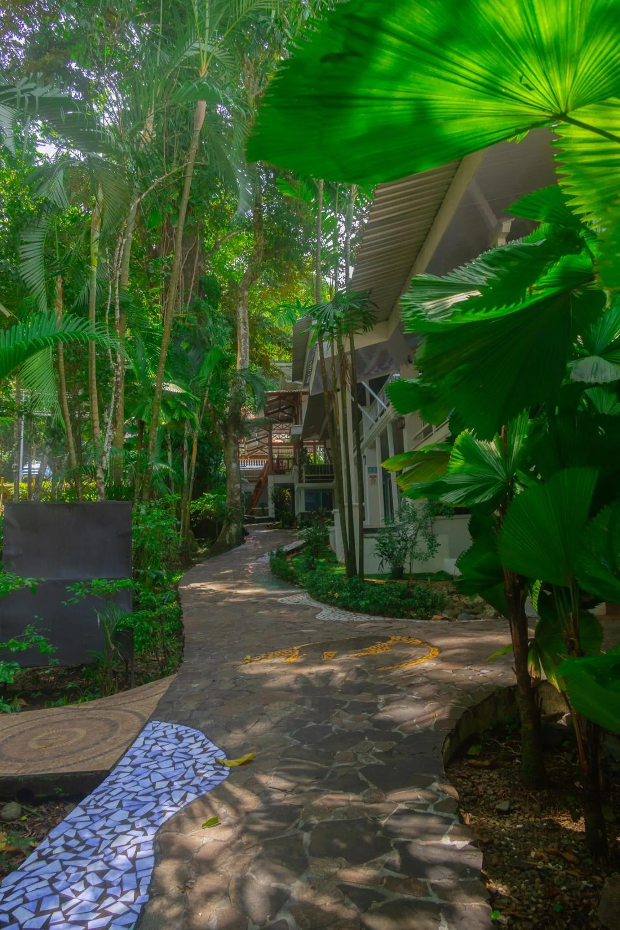 Property building in Oceanfront Hotel Verde Mar direct access to the beach