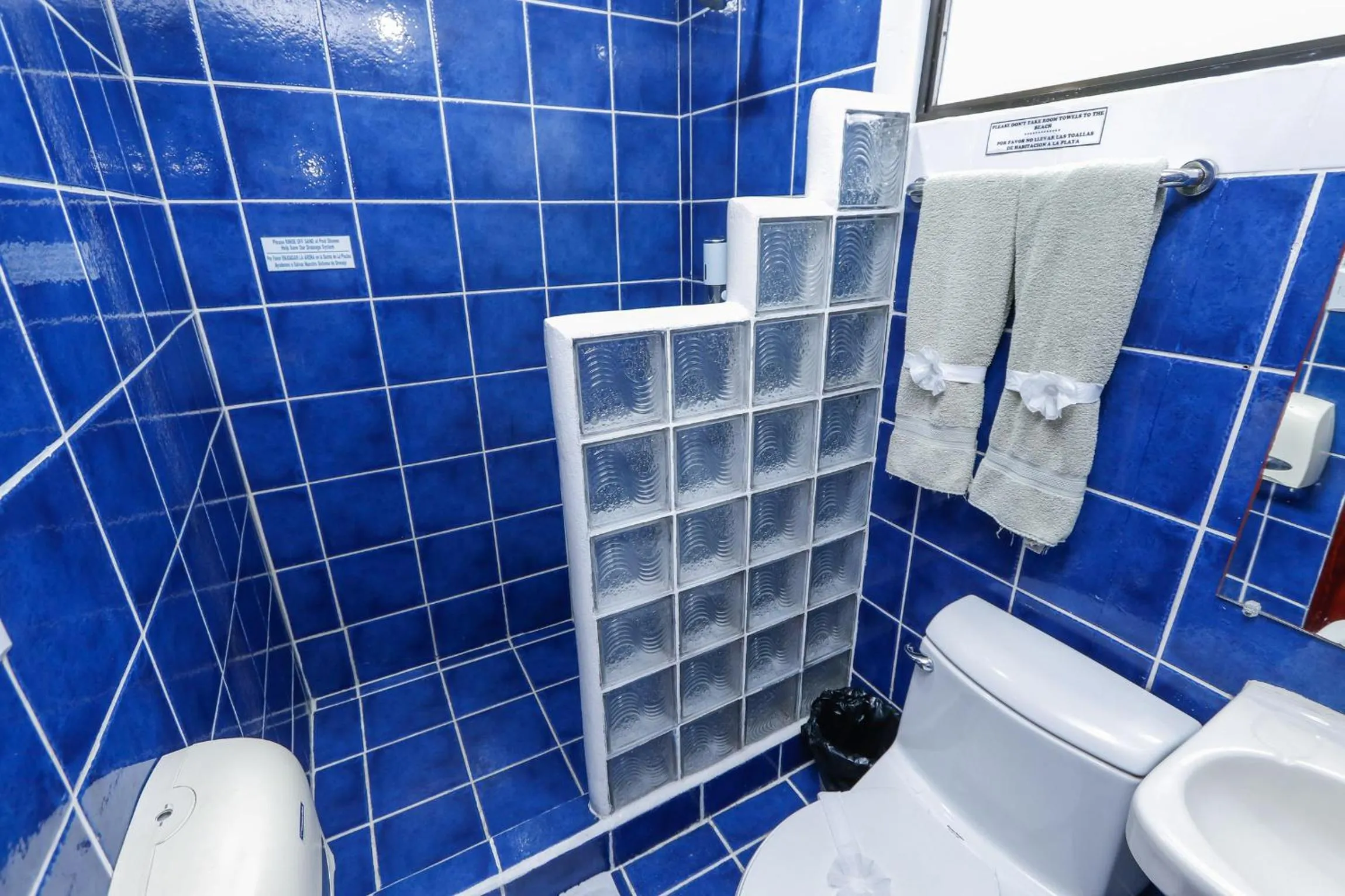 Bathroom in Oceanfront Hotel Verde Mar direct access to the beach