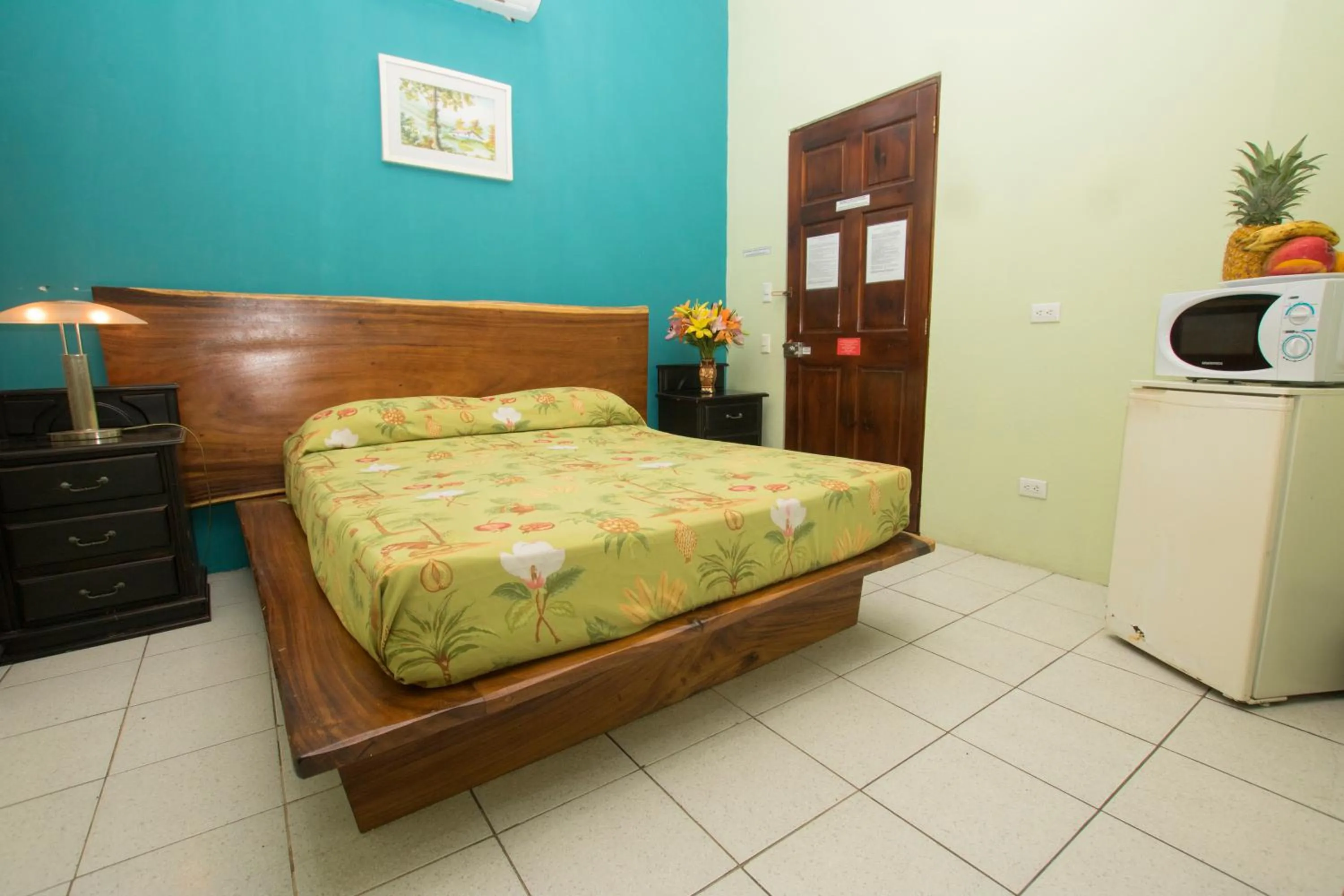 Photo of the whole room, Bed in Oceanfront Hotel Verde Mar direct access to the beach