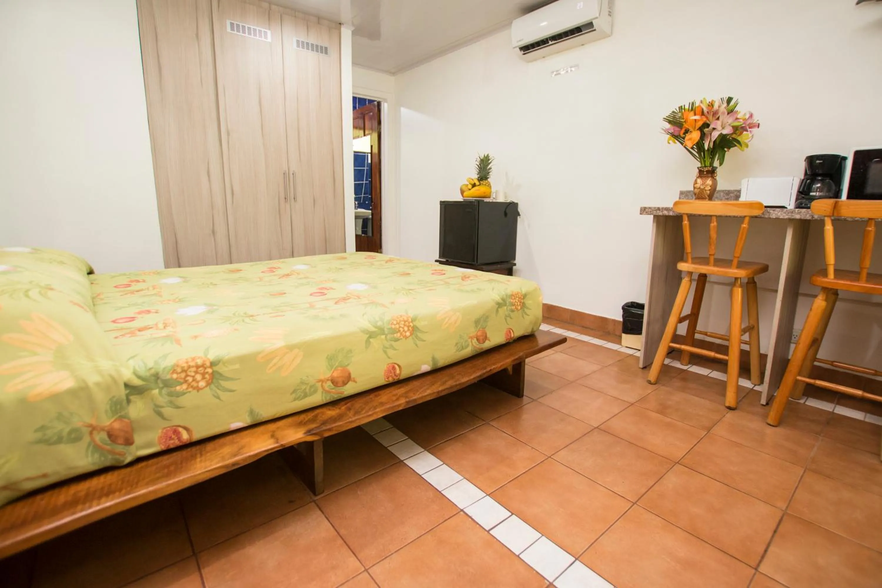 Photo of the whole room, Bed in Oceanfront Hotel Verde Mar direct access to the beach