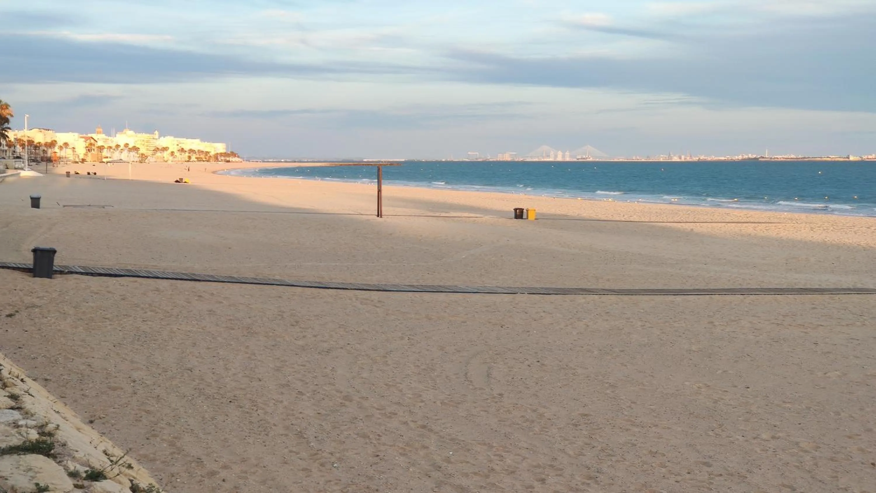 Beach in VALDECARRETAS Apartamento Rota cerca de playa