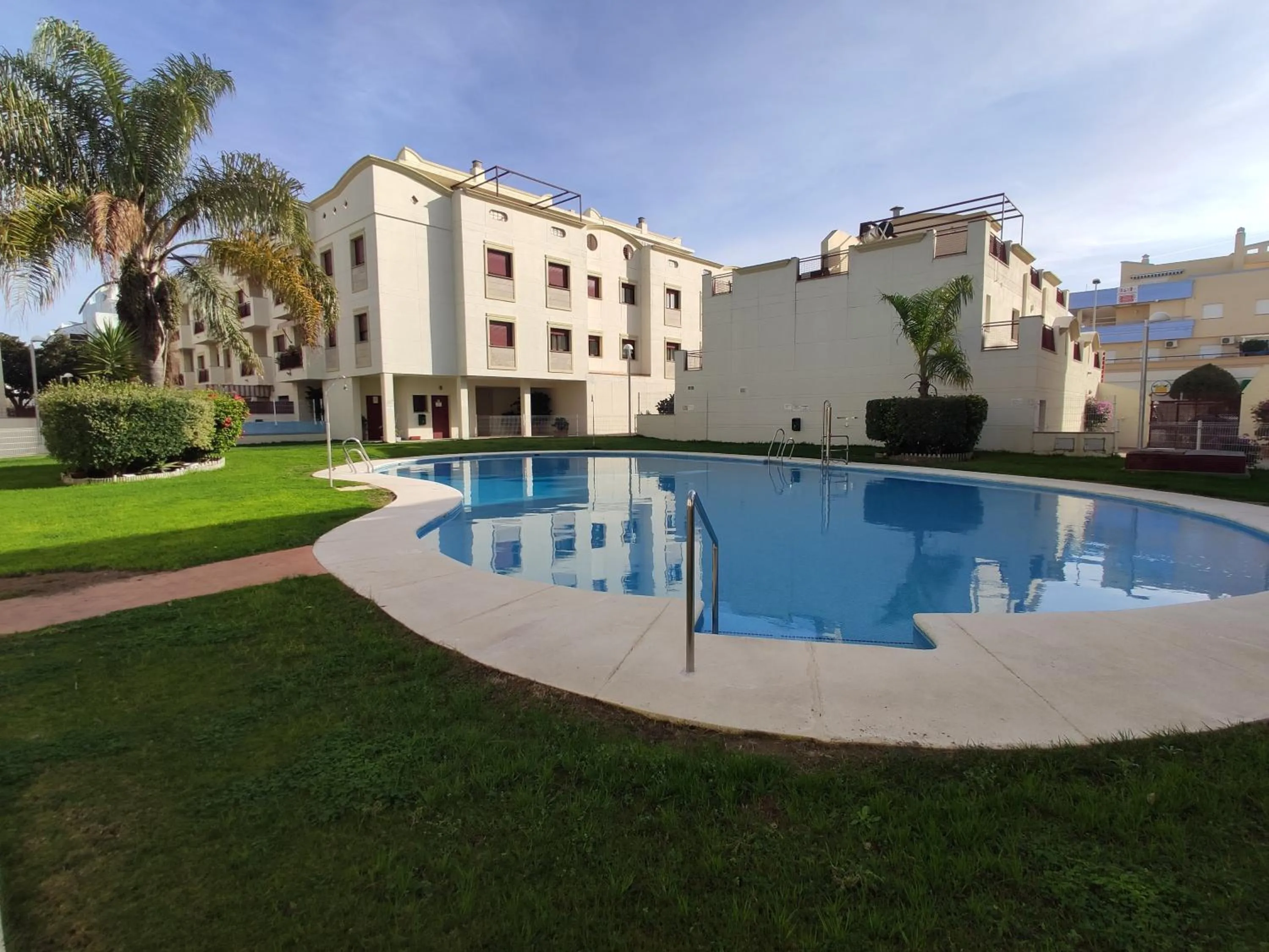 Swimming pool in VALDECARRETAS Apartamento Rota cerca de playa
