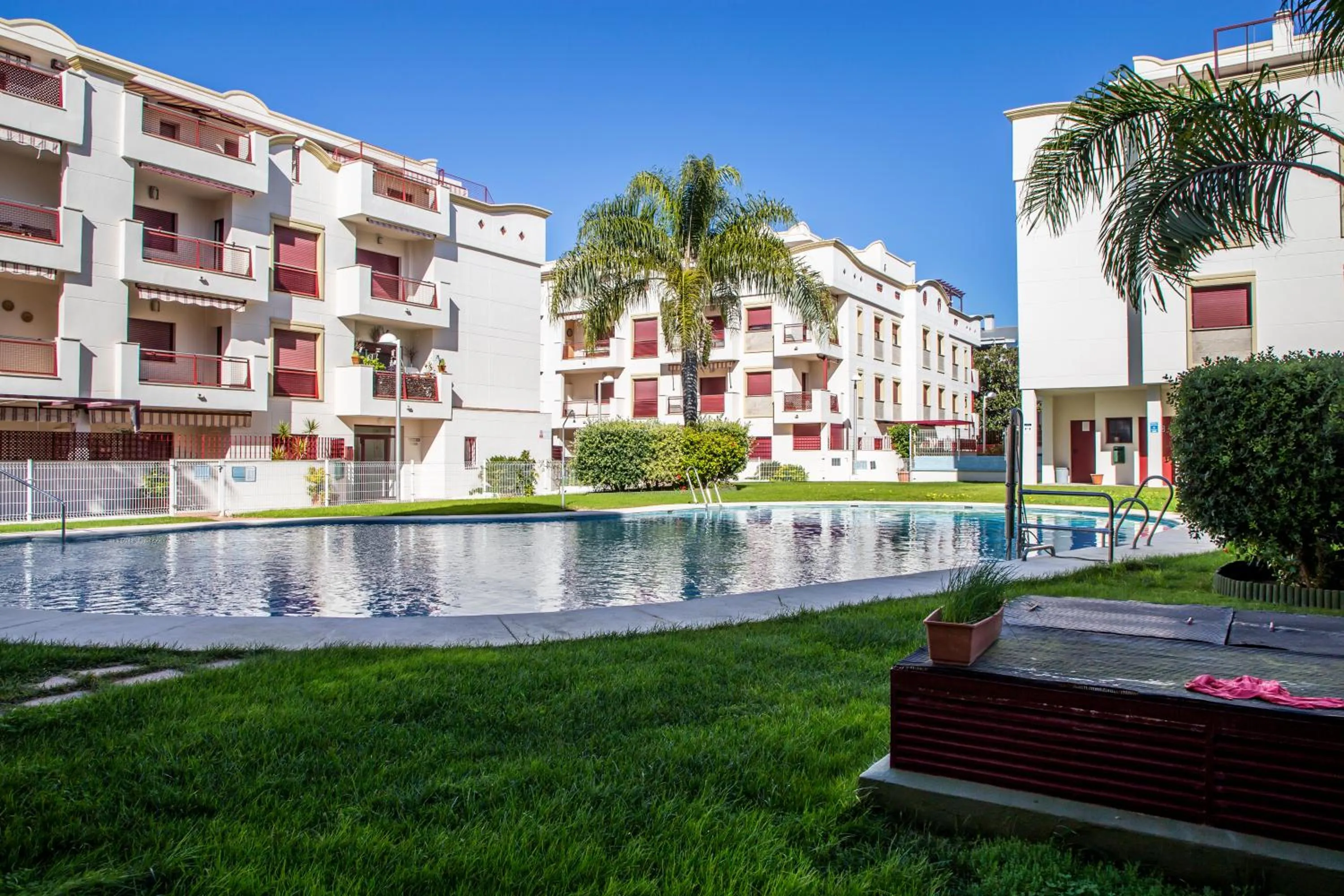 Swimming pool in VALDECARRETAS Apartamento Rota cerca de playa
