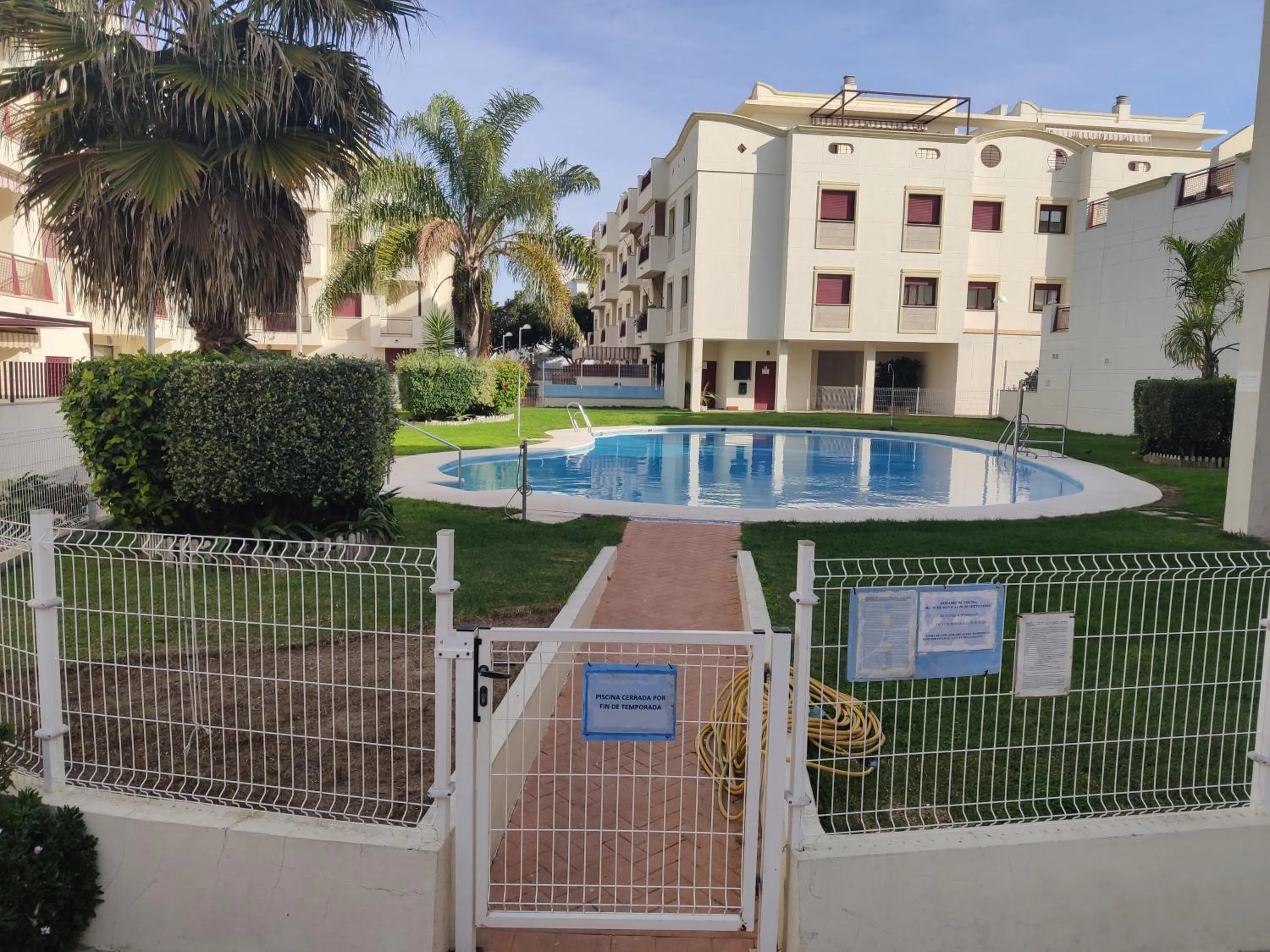 Swimming pool in VALDECARRETAS Apartamento Rota cerca de playa