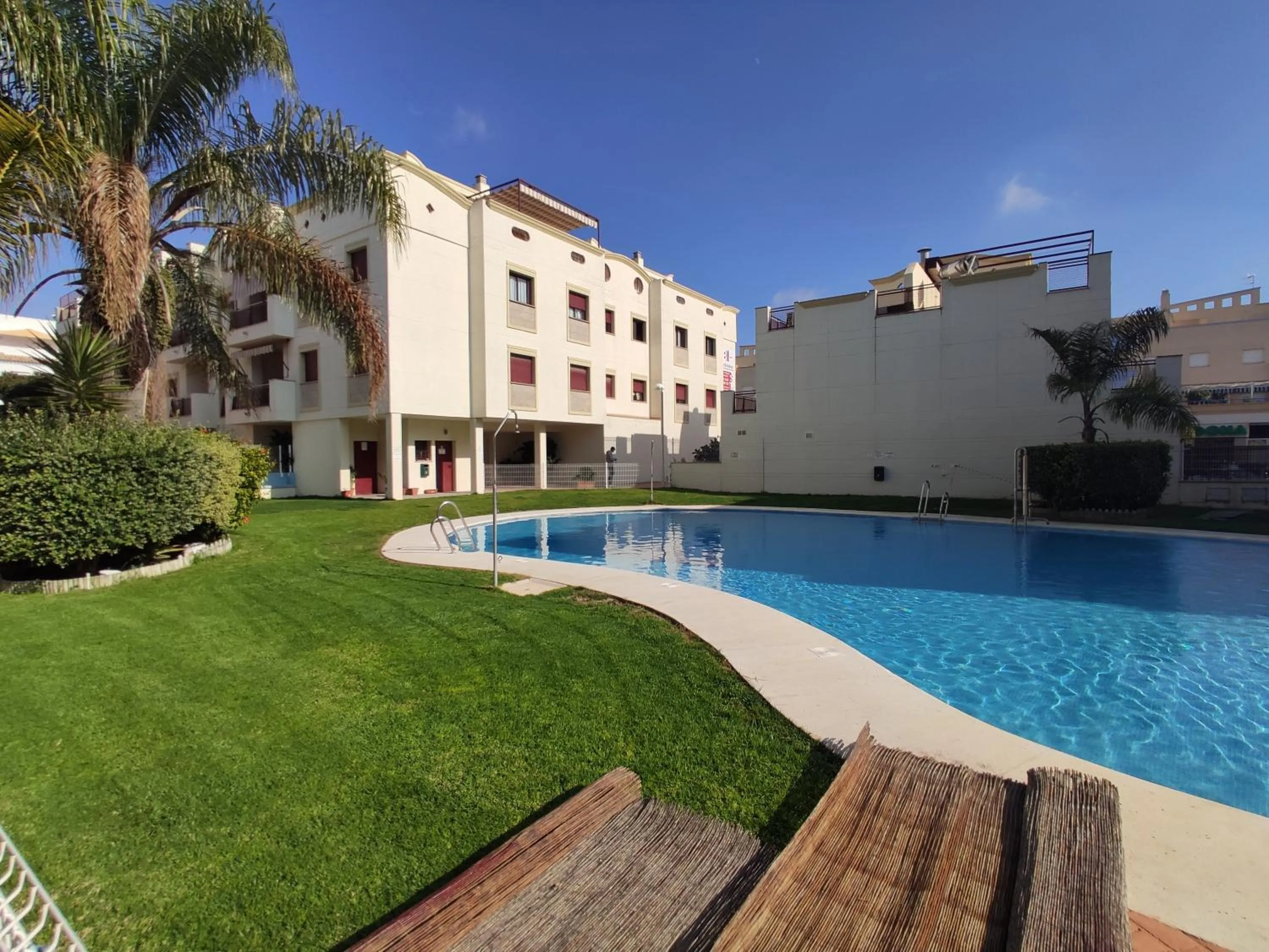 Swimming pool in VALDECARRETAS Apartamento Rota cerca de playa
