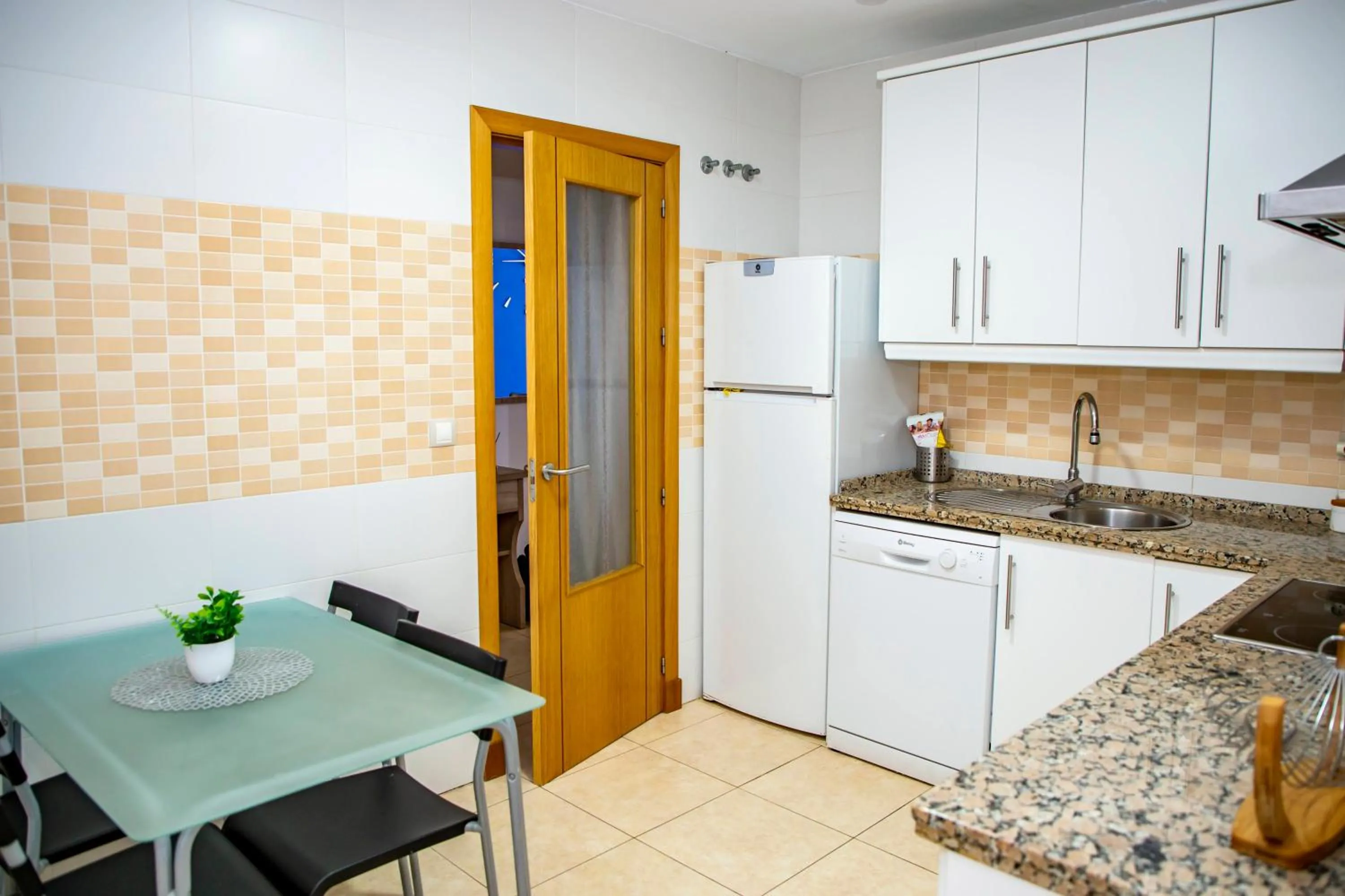 kitchen in VALDECARRETAS Apartamento Rota cerca de playa