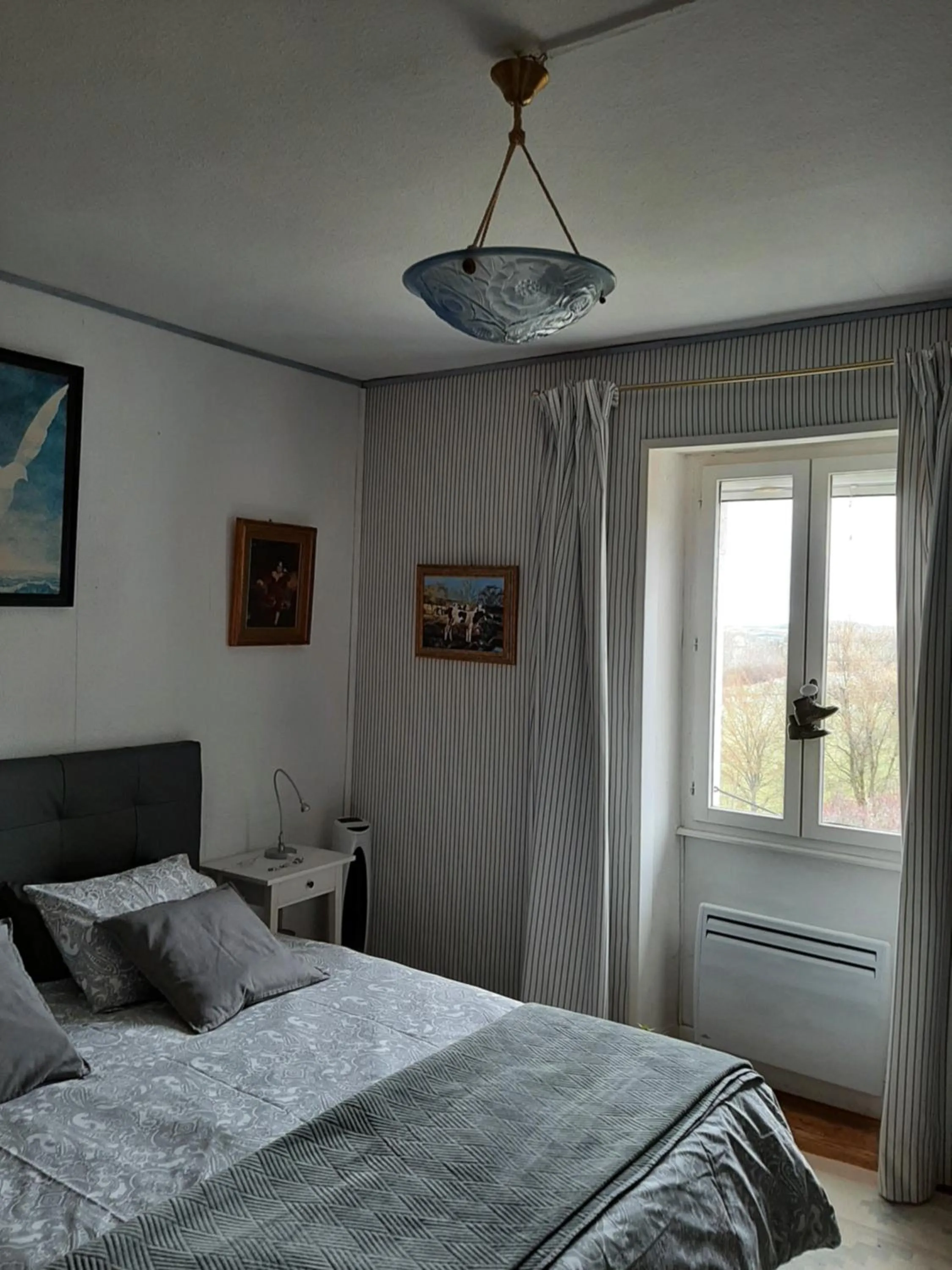 Bed in La Pie qui Chante