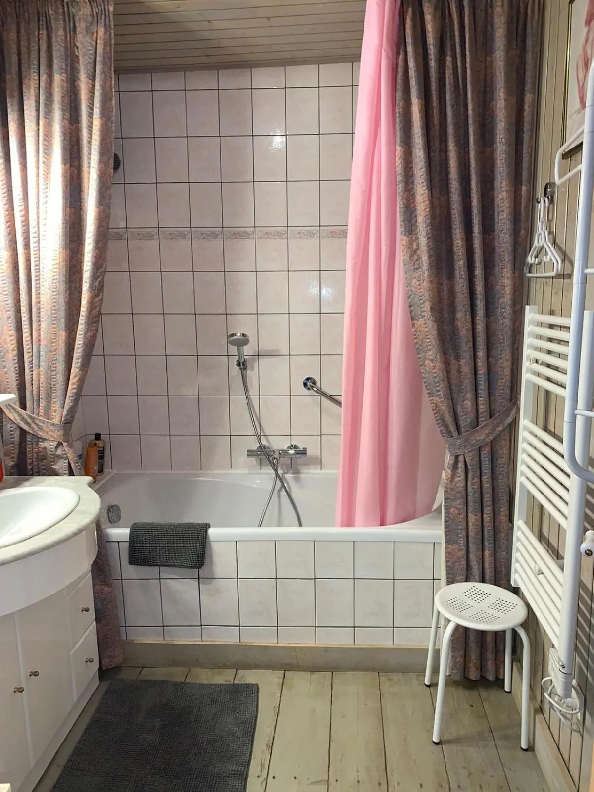 Bathroom in La Pie qui Chante