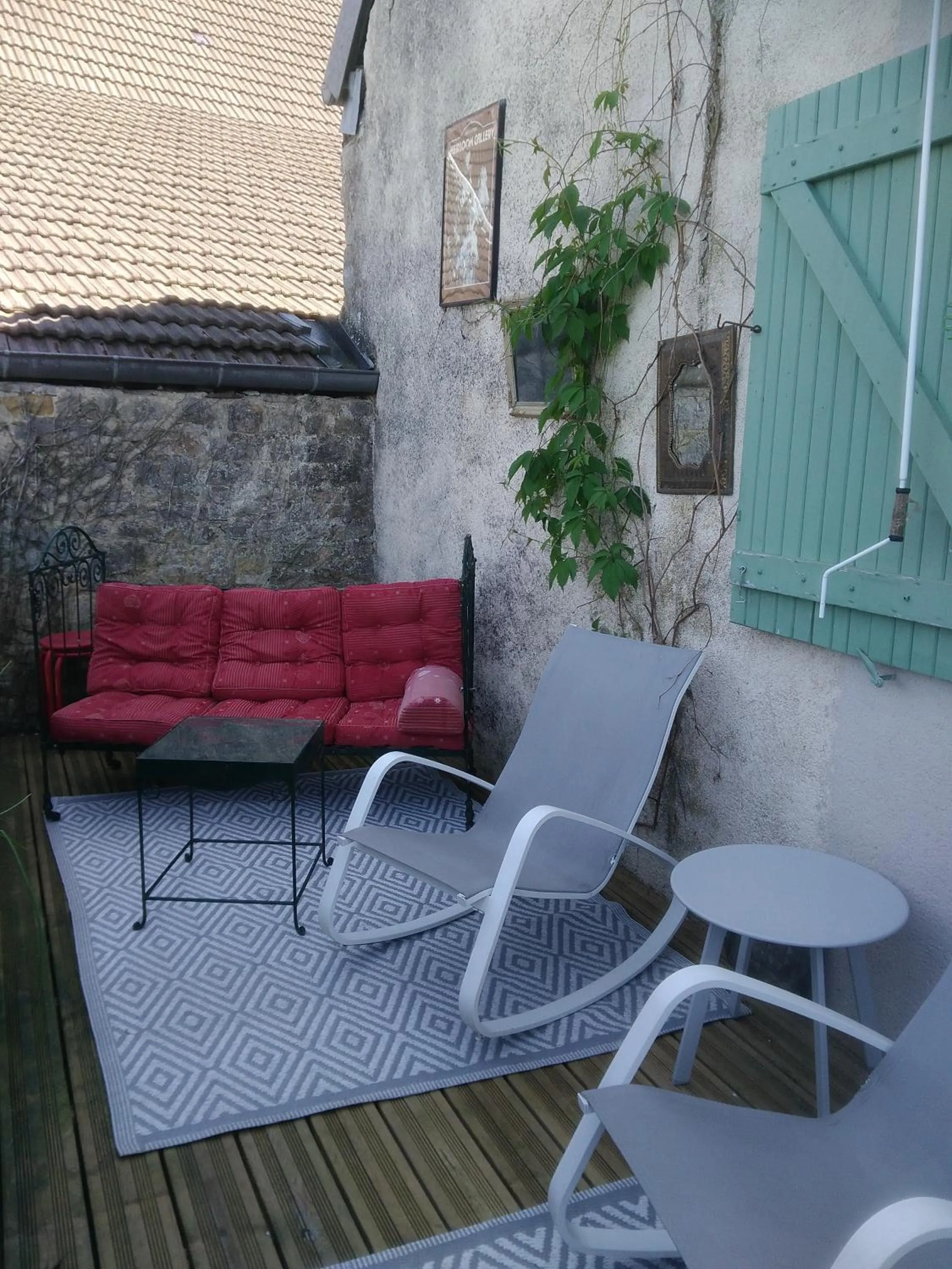 Patio in La Pie qui Chante