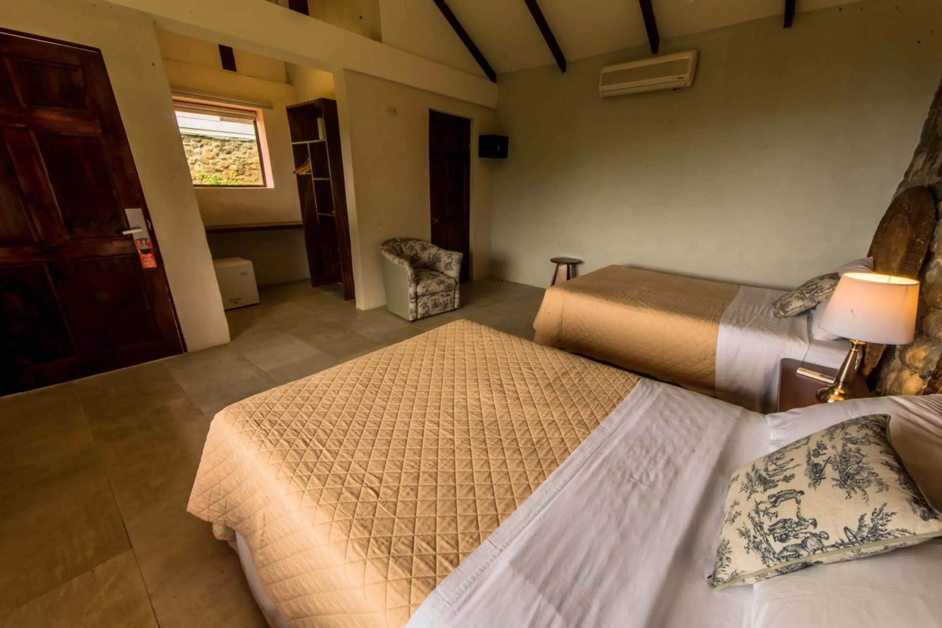 Bedroom, Bed in Karahe Beach Hotel