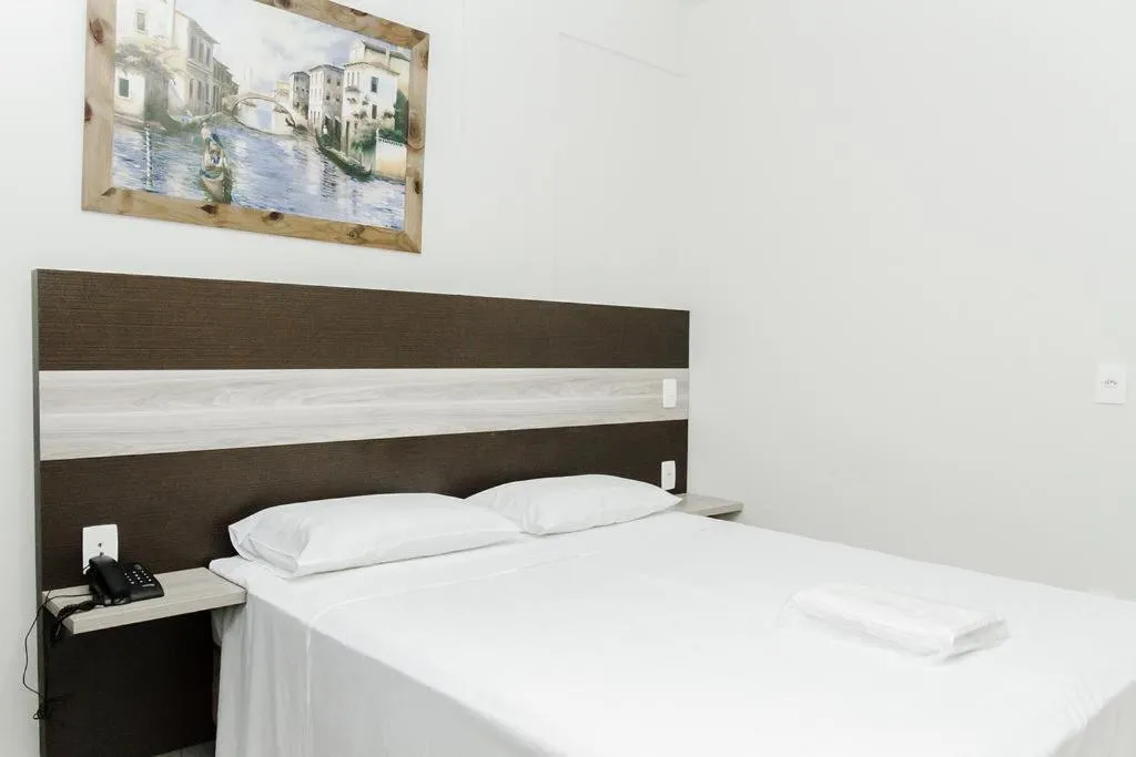 Bed in La Vitre Hotel